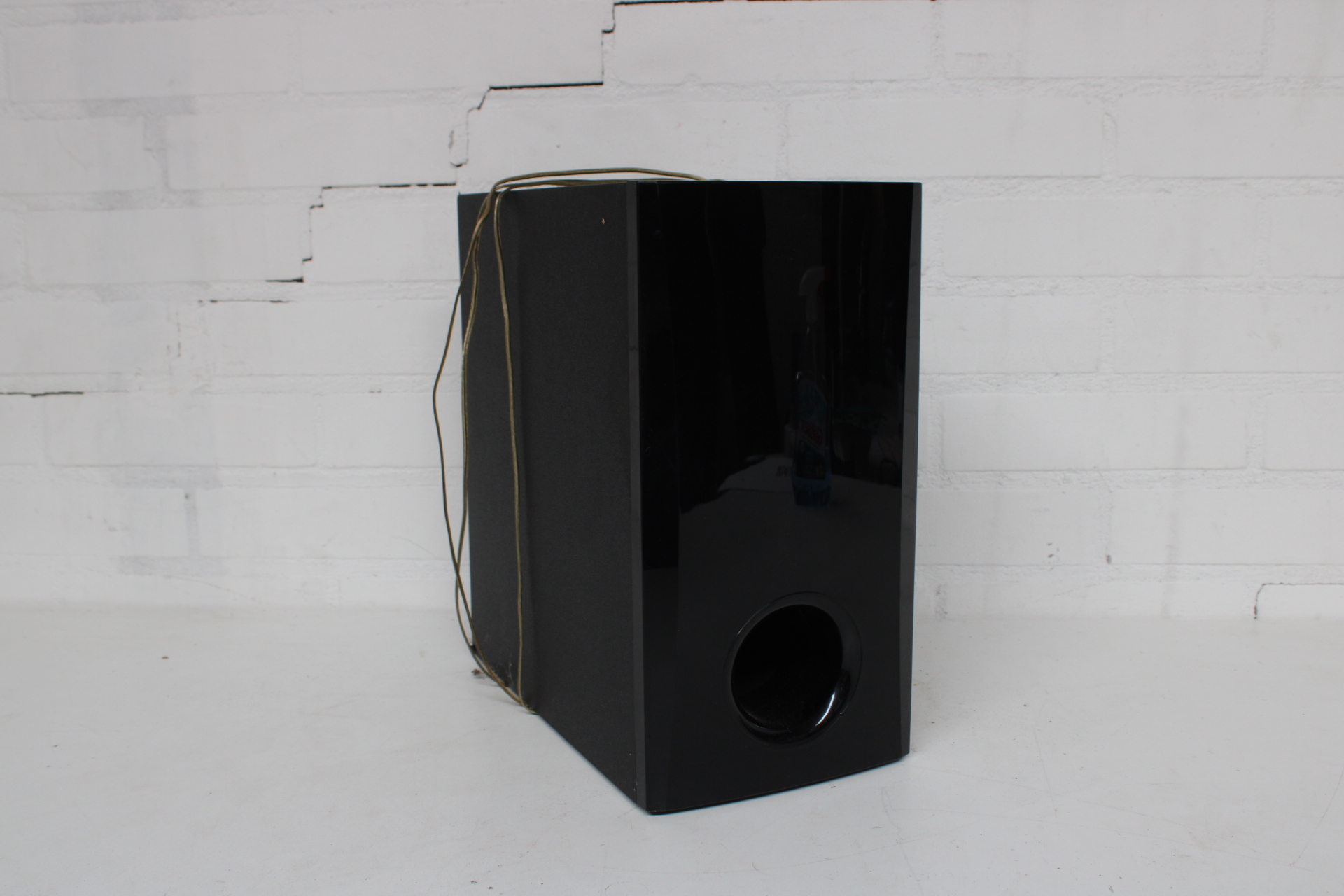 Zwarte LG subwoofer – foto 2 – kavel bij GSD Auctions, Zoeterwoude