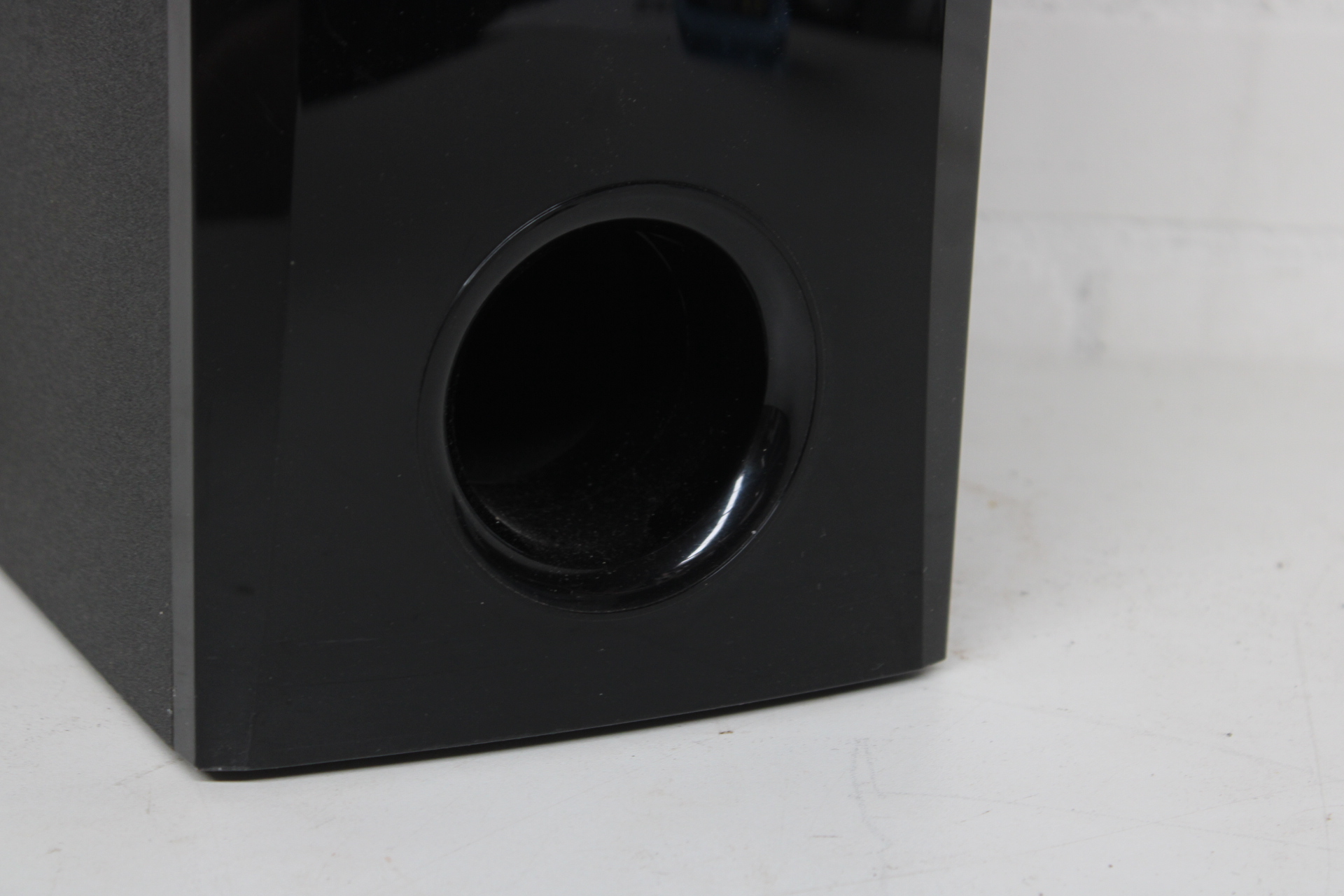 Zwarte LG subwoofer – foto 3 – kavel bij GSD Auctions, Zoeterwoude