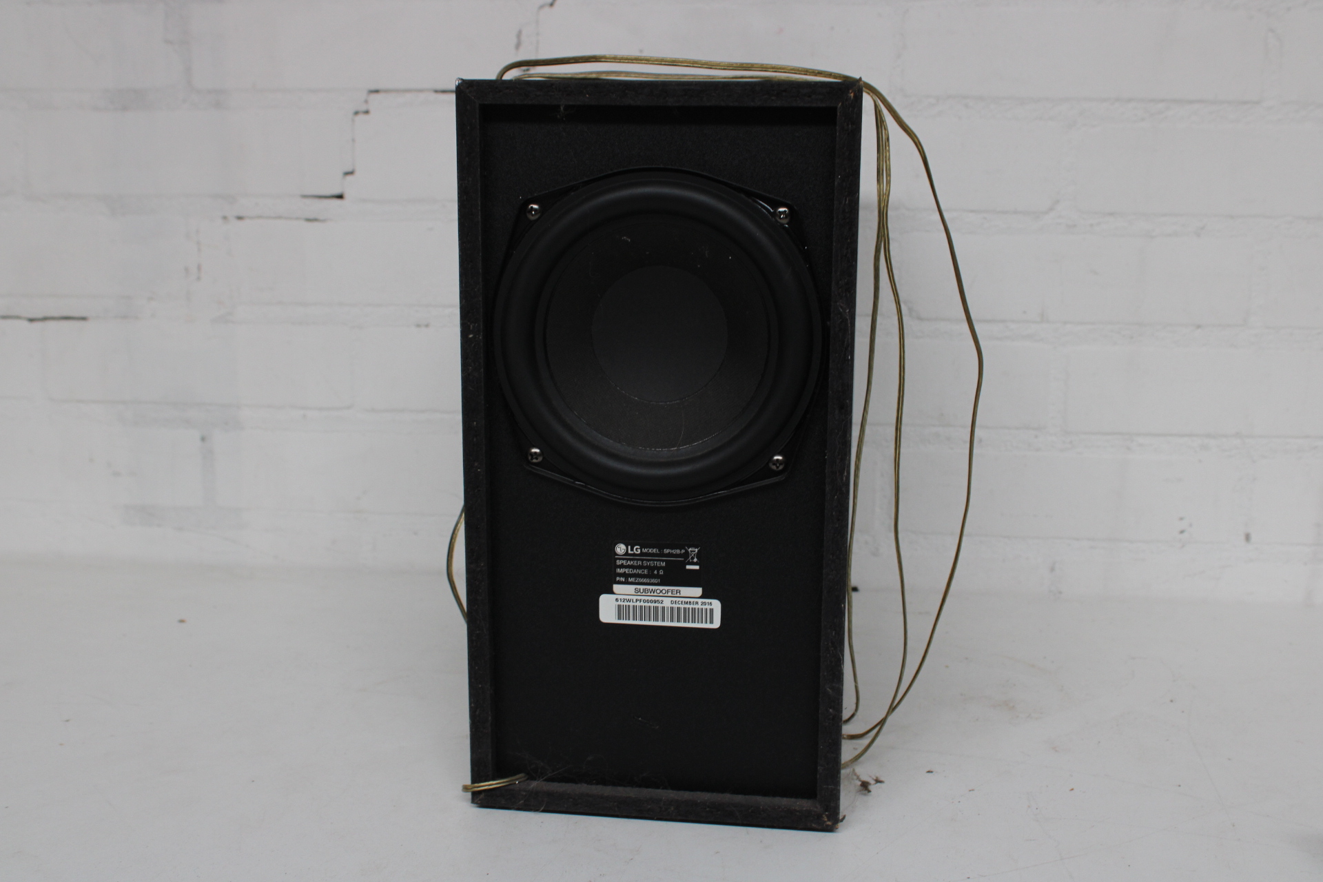 Zwarte LG subwoofer – foto 4 – kavel bij GSD Auctions, Zoeterwoude