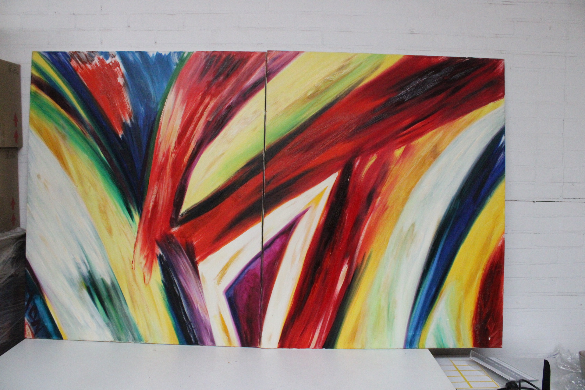 Twee abstracte kleurrijke schilderijen – foto 3 – kavel bij GSD Auctions, Zoeterwoude
