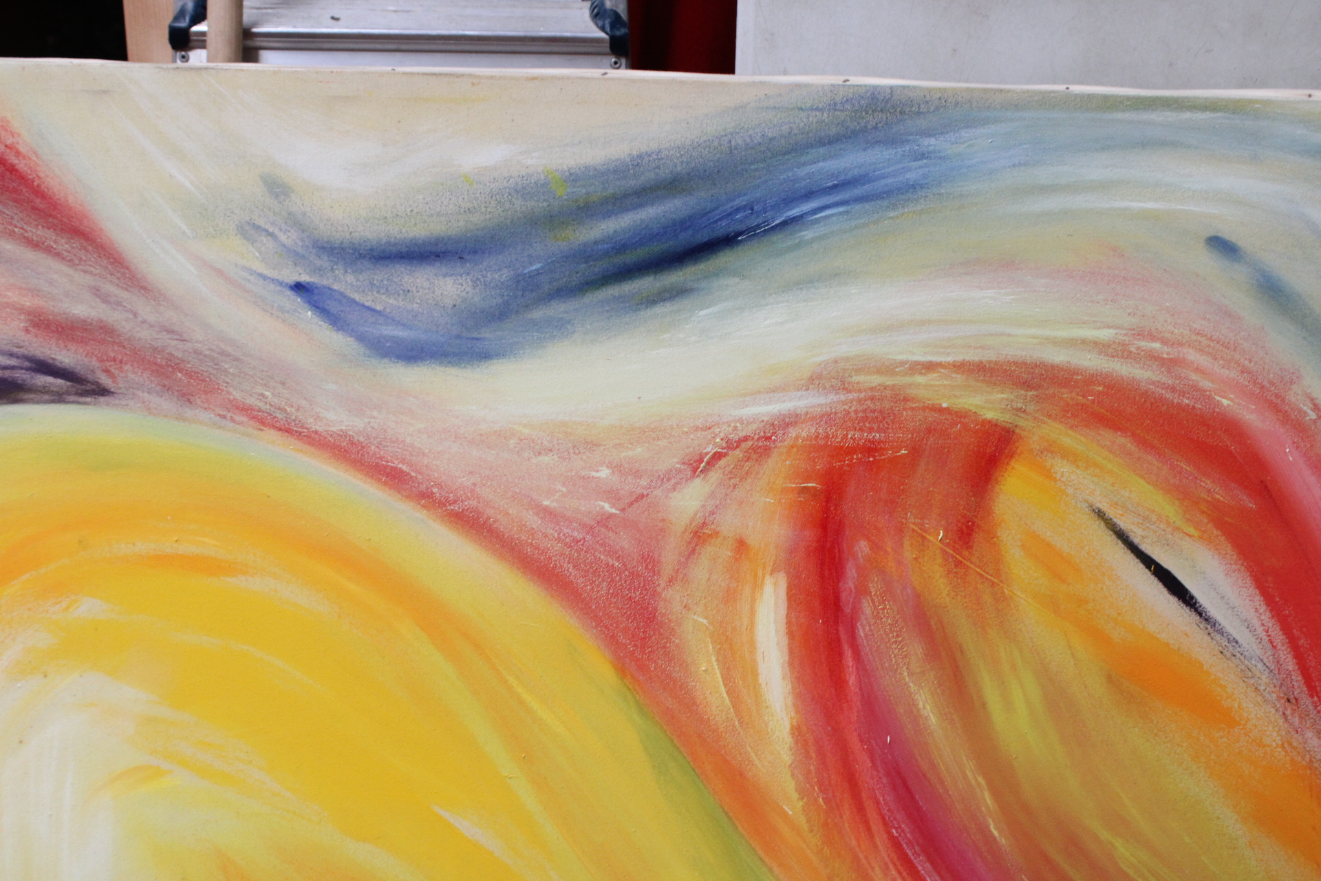 Abstract schilderij in gele, rode en blauwe tinten – foto 5 – kavel bij GSD Auctions, Zoeterwoude