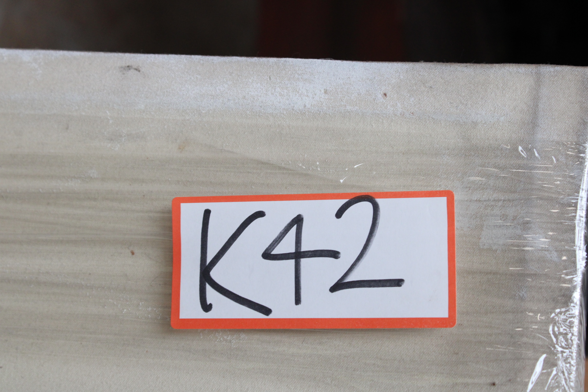 Schilderij groot gezicht in gele en witte tinten – foto 10 – kavel bij GSD Auctions, Zoeterwoude