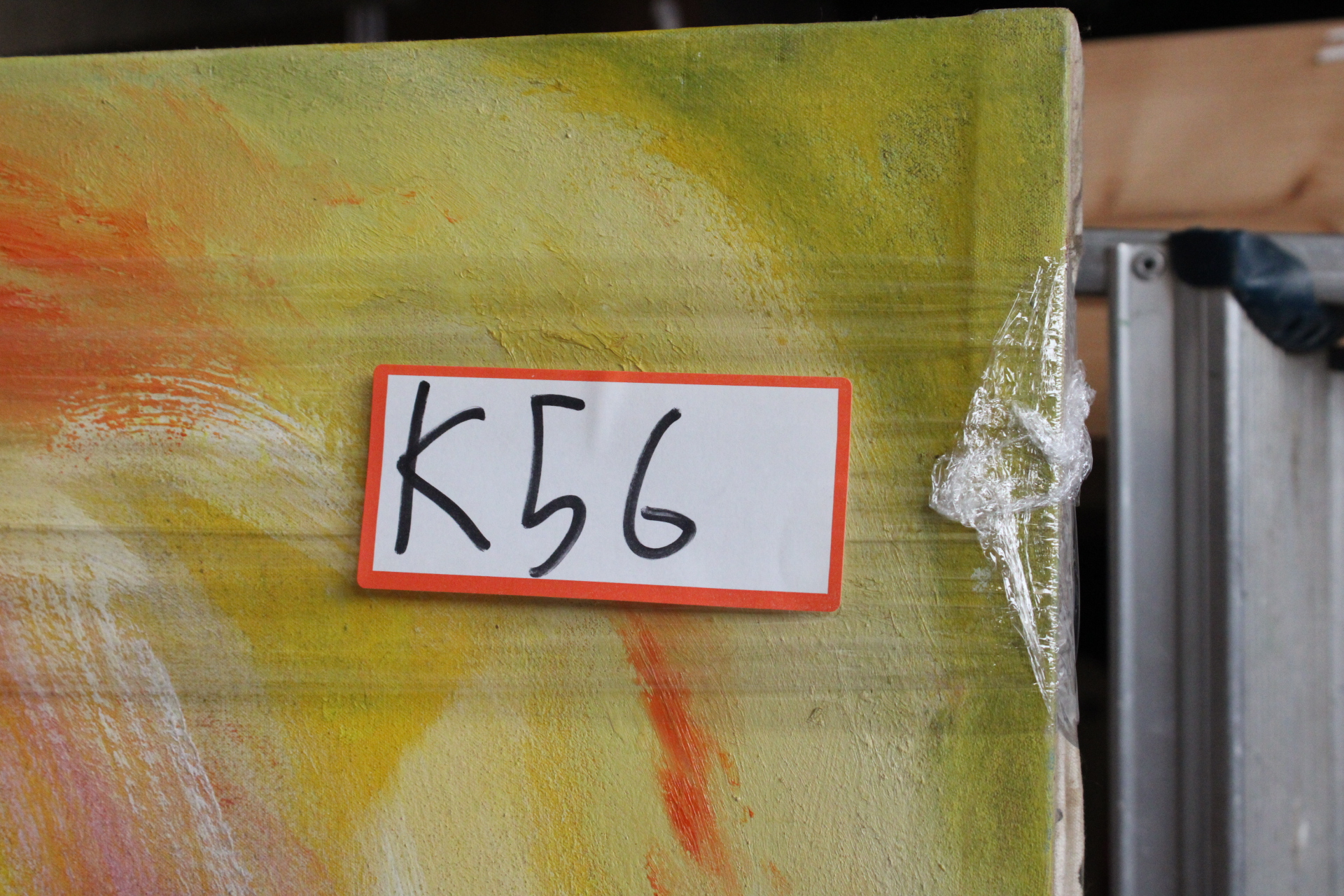 Schilderij van twee personen in kleurige pastel – foto 9 – kavel bij GSD Auctions, Zoeterwoude