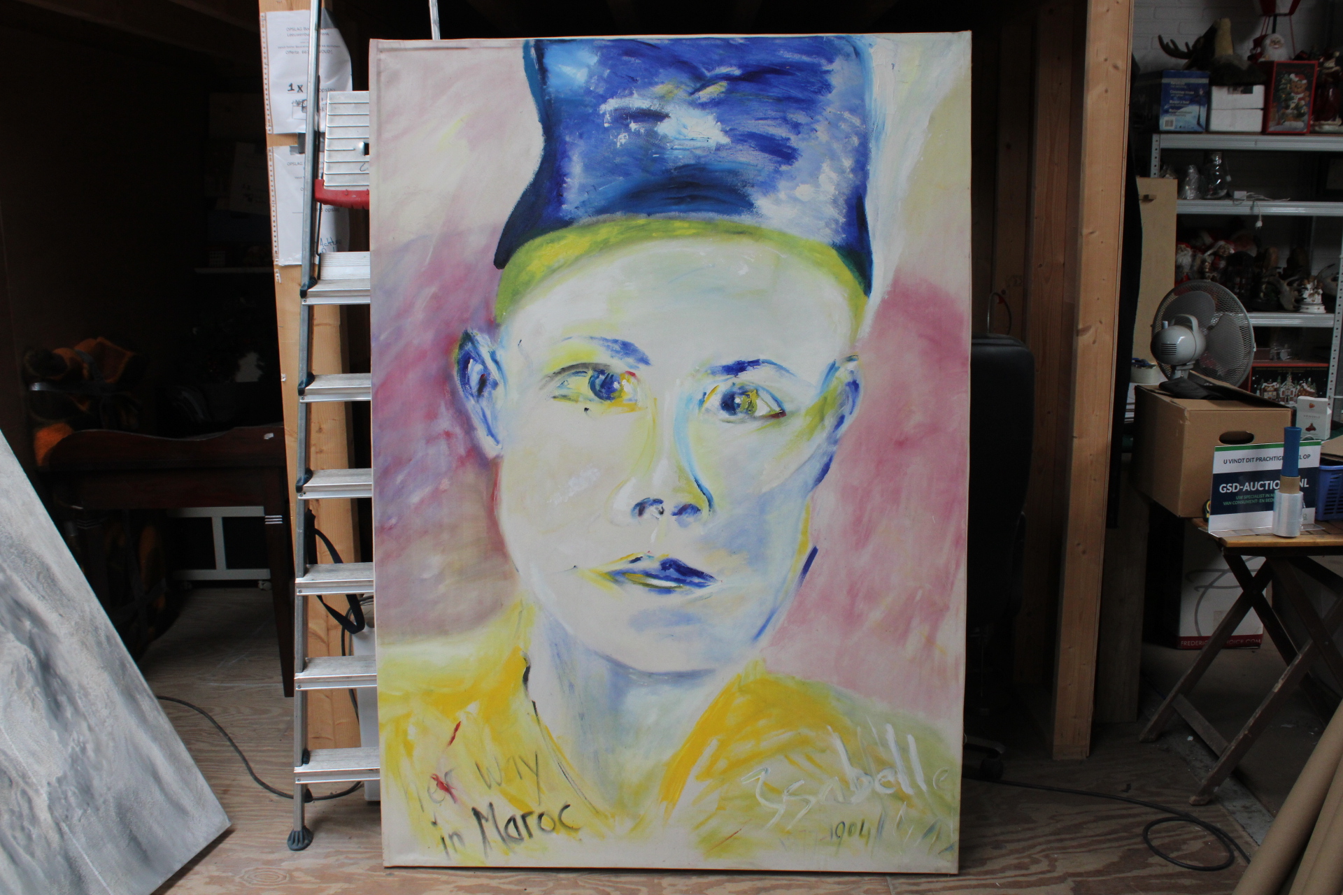 Groot modern schilderij met gezicht en blauwe hoed – foto 2 – kavel bij GSD Auctions, Zoeterwoude