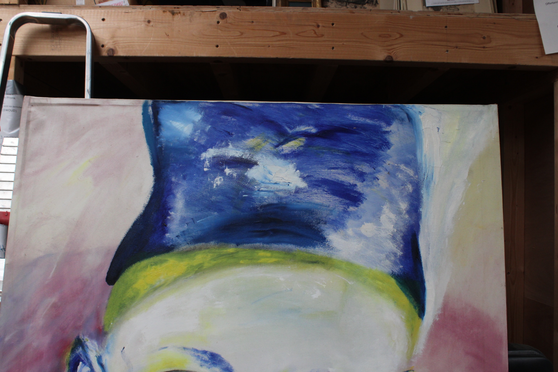 Groot modern schilderij met gezicht en blauwe hoed – foto 6 – kavel bij GSD Auctions, Zoeterwoude