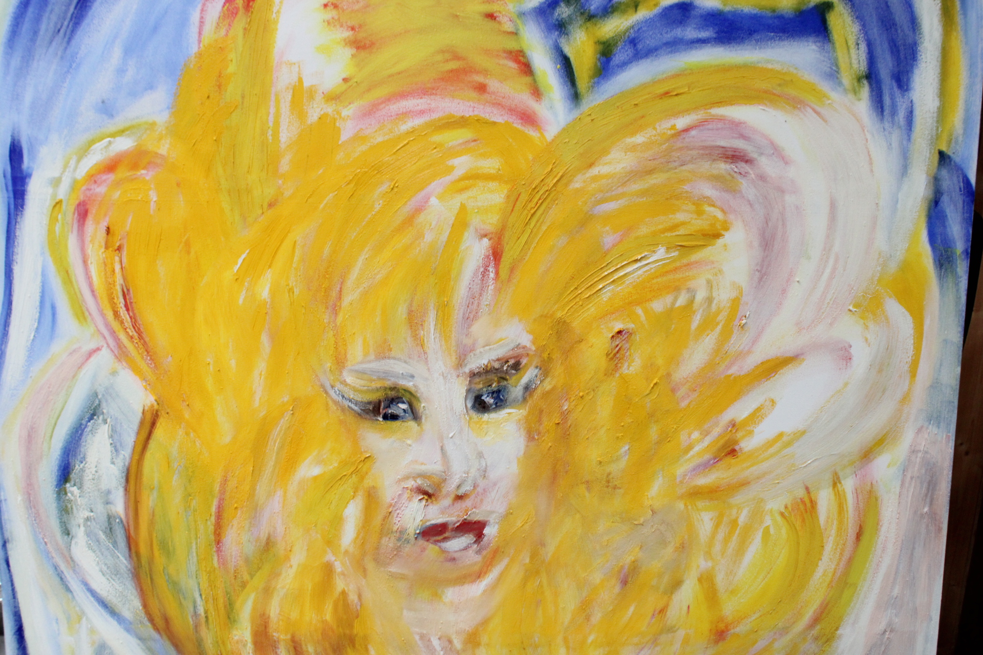 Abstract schilderij vrouwelijk gezicht met gele en blauwe kleuren – foto 5 – kavel bij GSD Auctions, Zoeterwoude