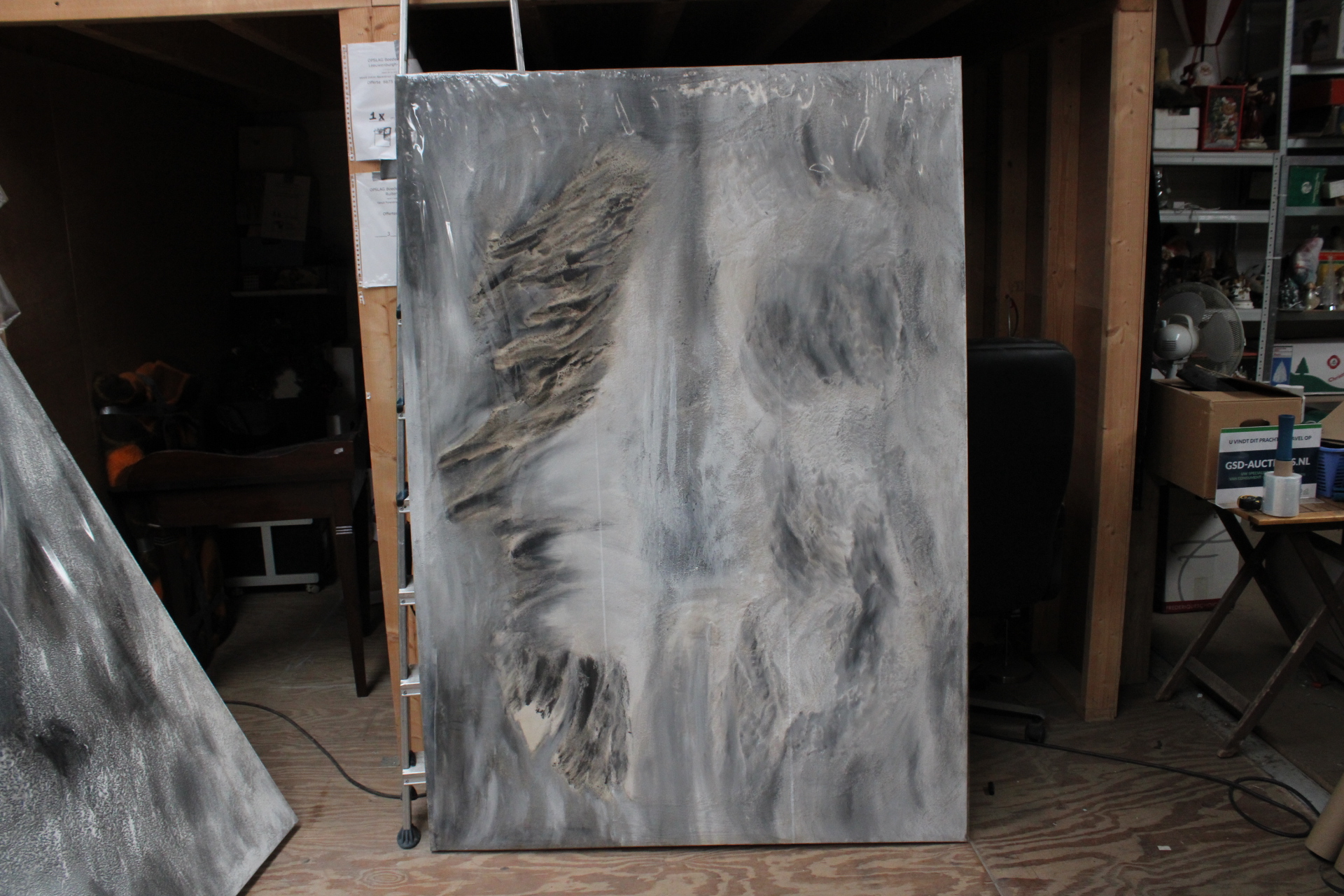 Abstract grijs-wit schilderij – foto 2 – kavel bij GSD Auctions, Zoeterwoude