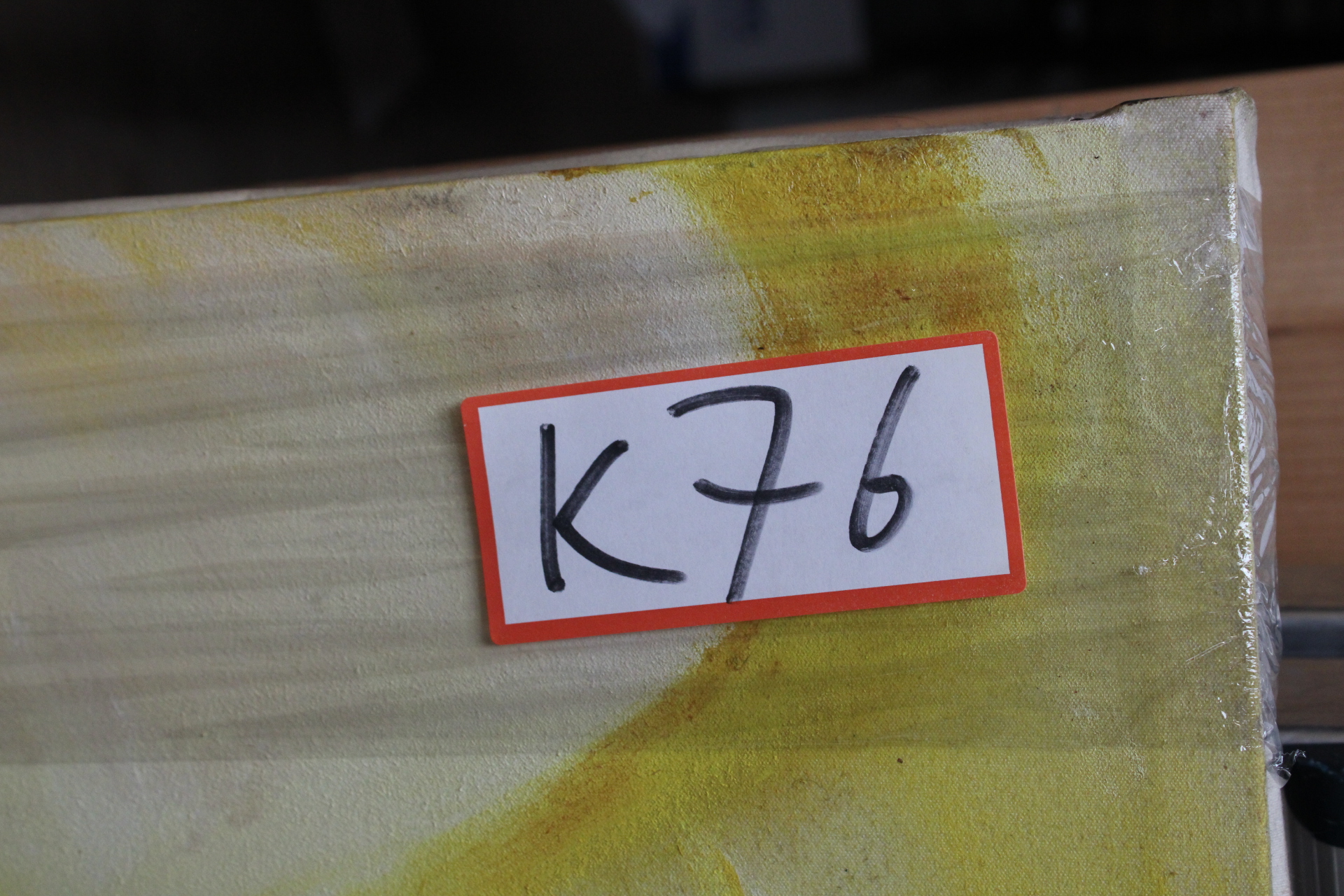 Abstract schilderij met gele en witte tinten – foto 10 – kavel bij GSD Auctions, Zoeterwoude