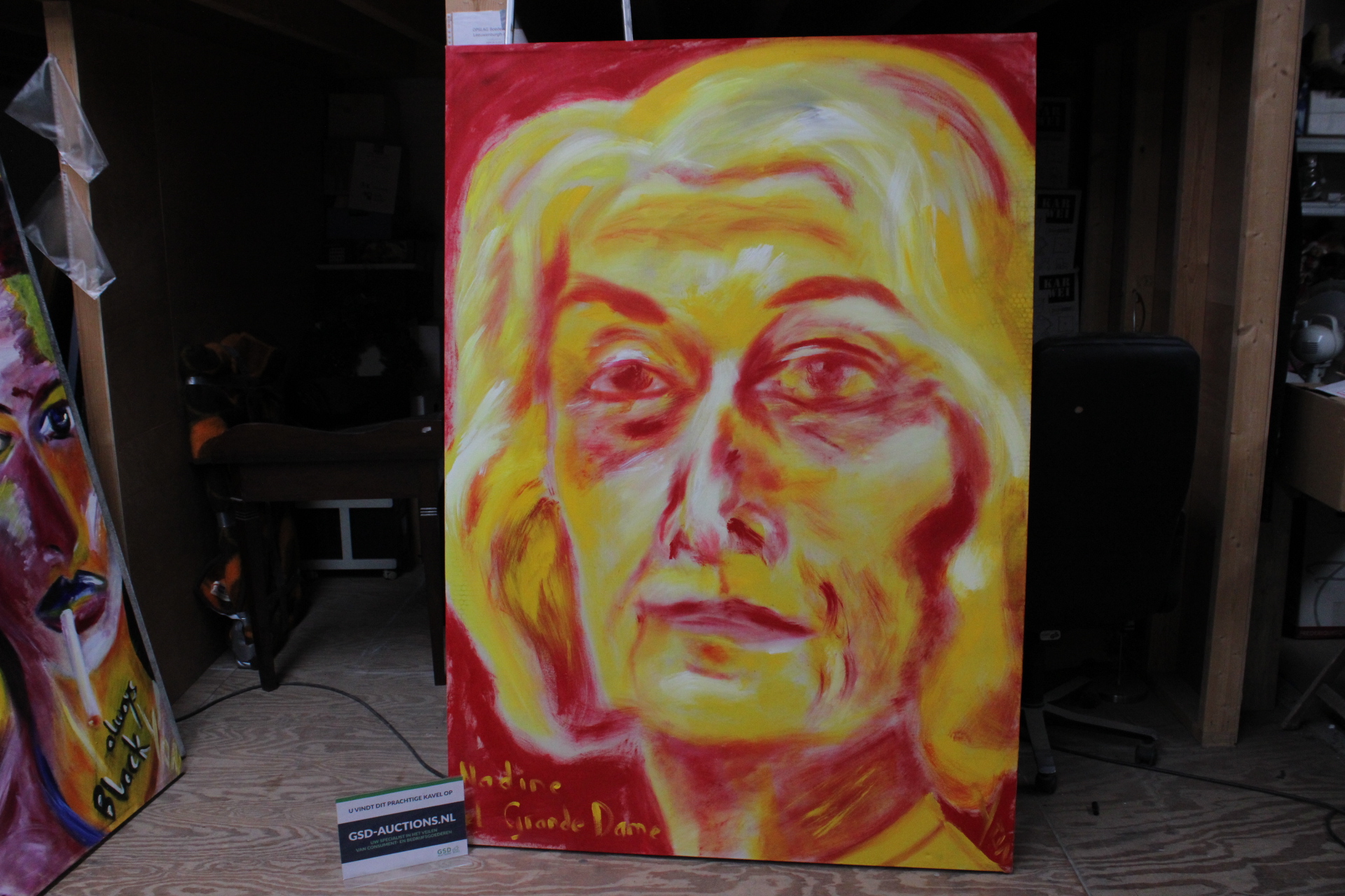 Abstract portretschilderij van vrouw in geel en rood – kavel bij GSD Auctions, Zoeterwoude