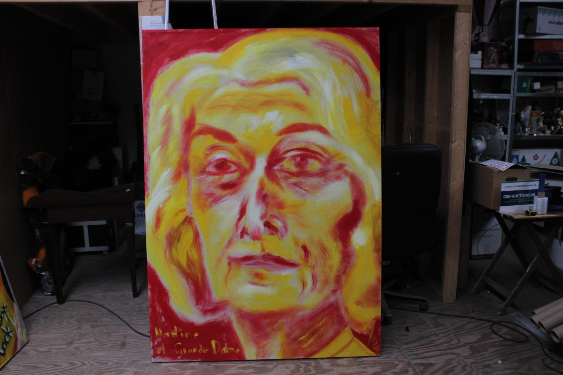 Abstract portretschilderij van vrouw in geel en rood – foto 2 – kavel bij GSD Auctions, Zoeterwoude