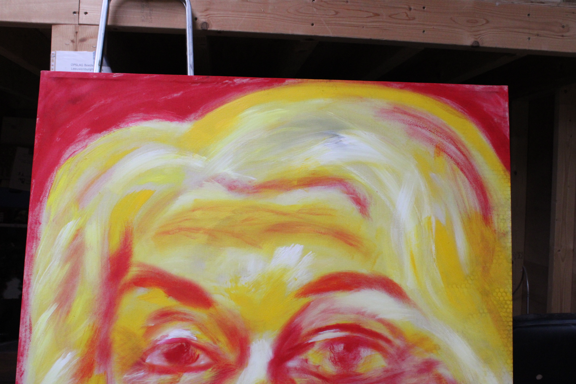 Abstract portretschilderij van vrouw in geel en rood – foto 5 – kavel bij GSD Auctions, Zoeterwoude