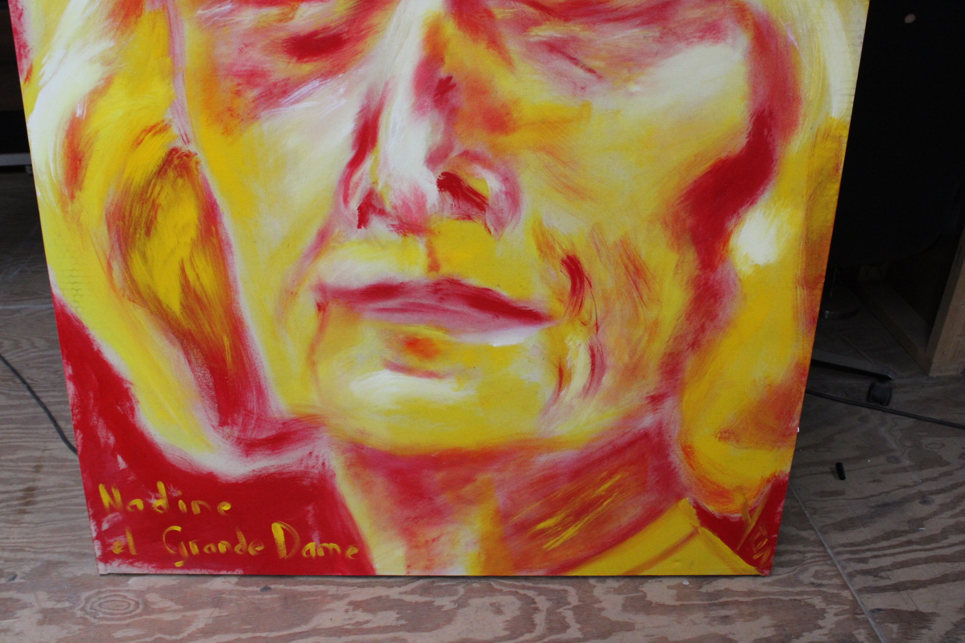 Abstract portretschilderij van vrouw in geel en rood – foto 7 – kavel bij GSD Auctions, Zoeterwoude
