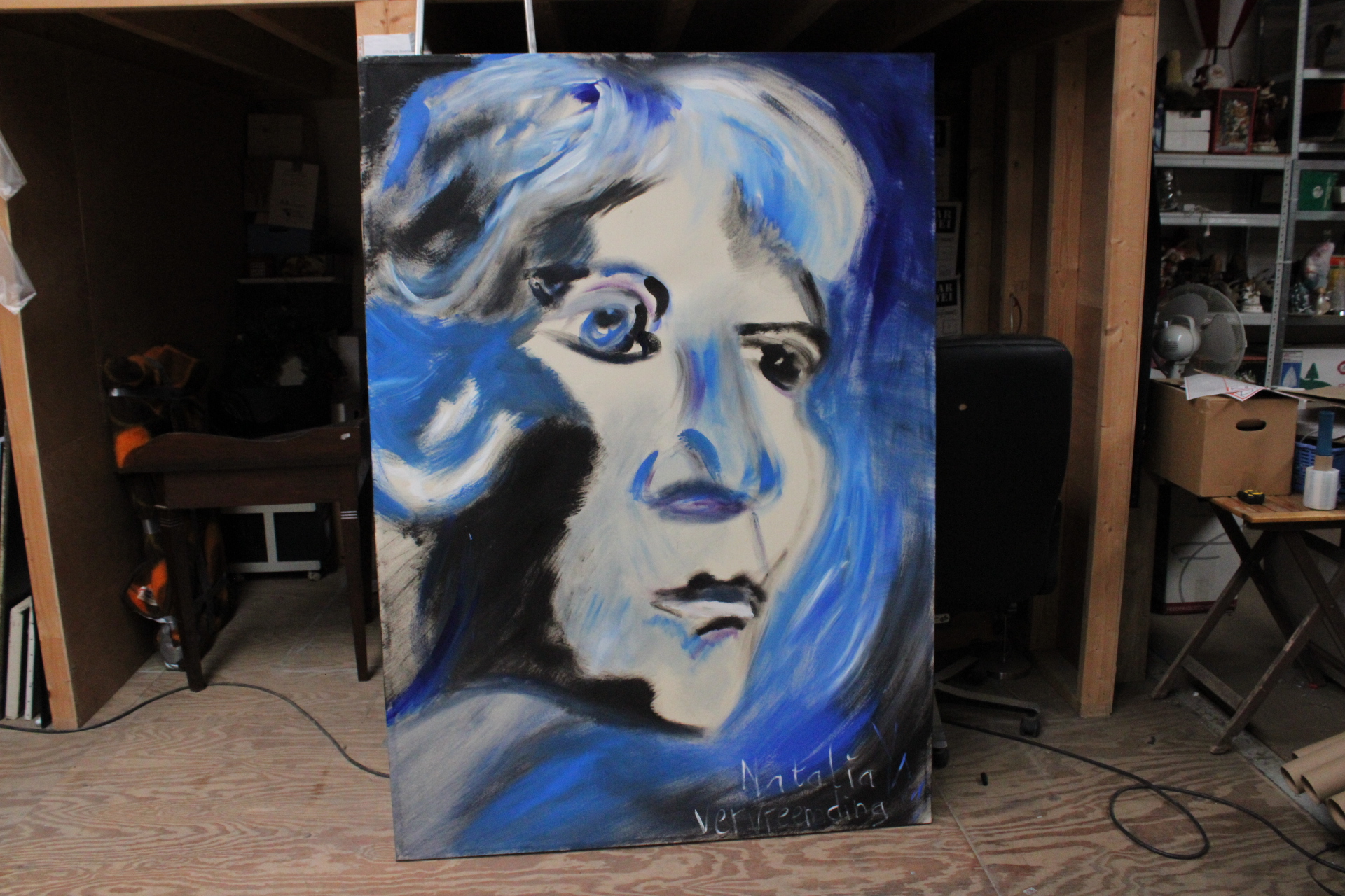 Abstract portretschilderij met blauwe tinten – foto 2 – kavel bij GSD Auctions, Zoeterwoude