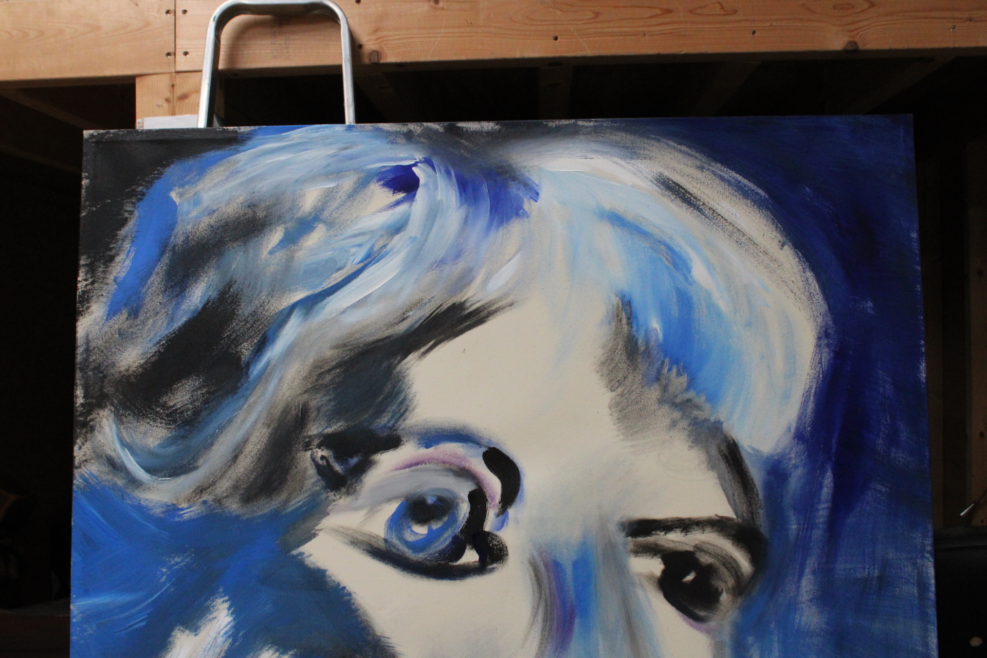 Abstract portretschilderij met blauwe tinten – foto 4 – kavel bij GSD Auctions, Zoeterwoude