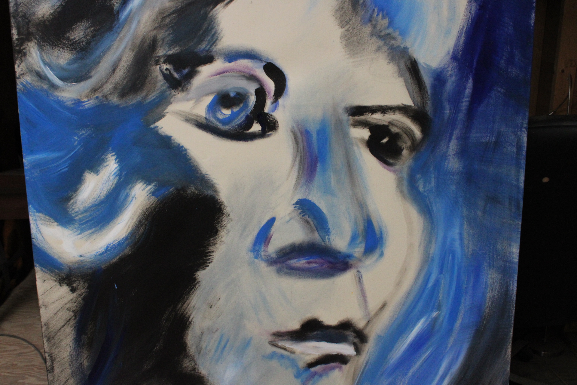 Abstract portretschilderij met blauwe tinten – foto 5 – kavel bij GSD Auctions, Zoeterwoude
