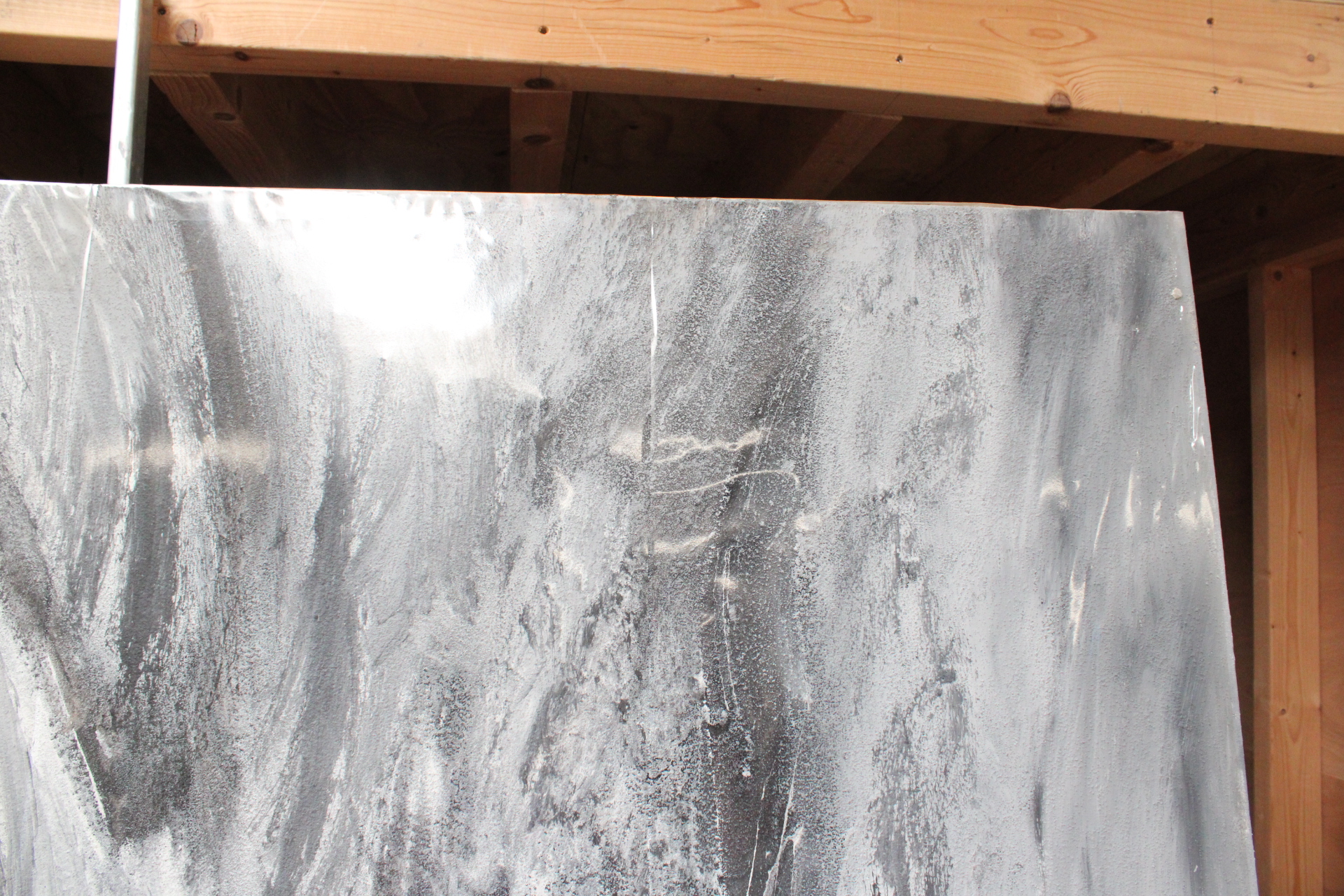 Abstracte grijswitte schilderij op canvas – foto 4 – kavel bij GSD Auctions, Zoeterwoude