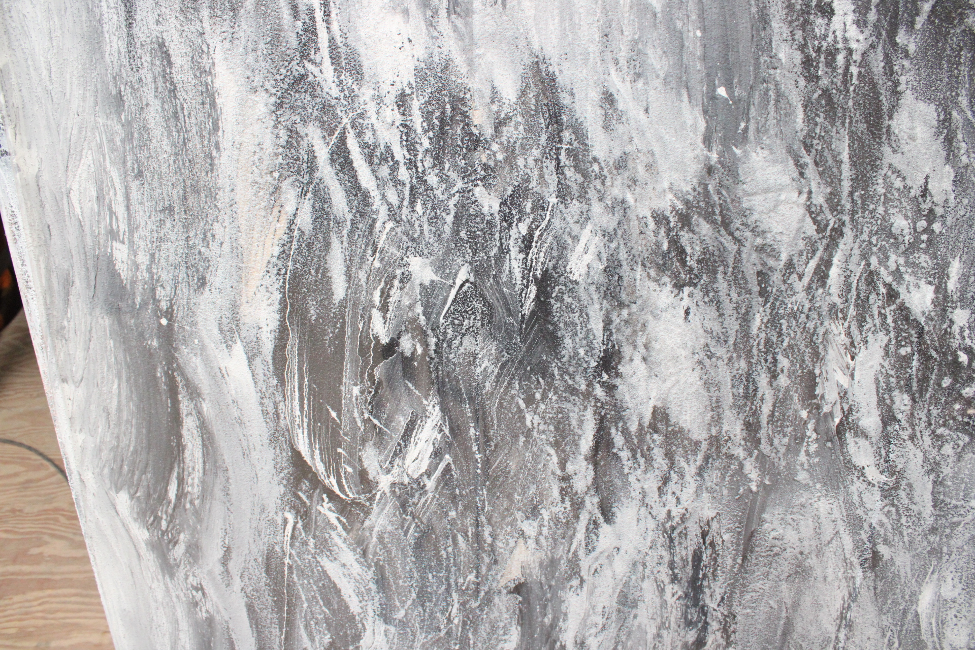 Abstracte grijswitte schilderij op canvas – foto 7 – kavel bij GSD Auctions, Zoeterwoude