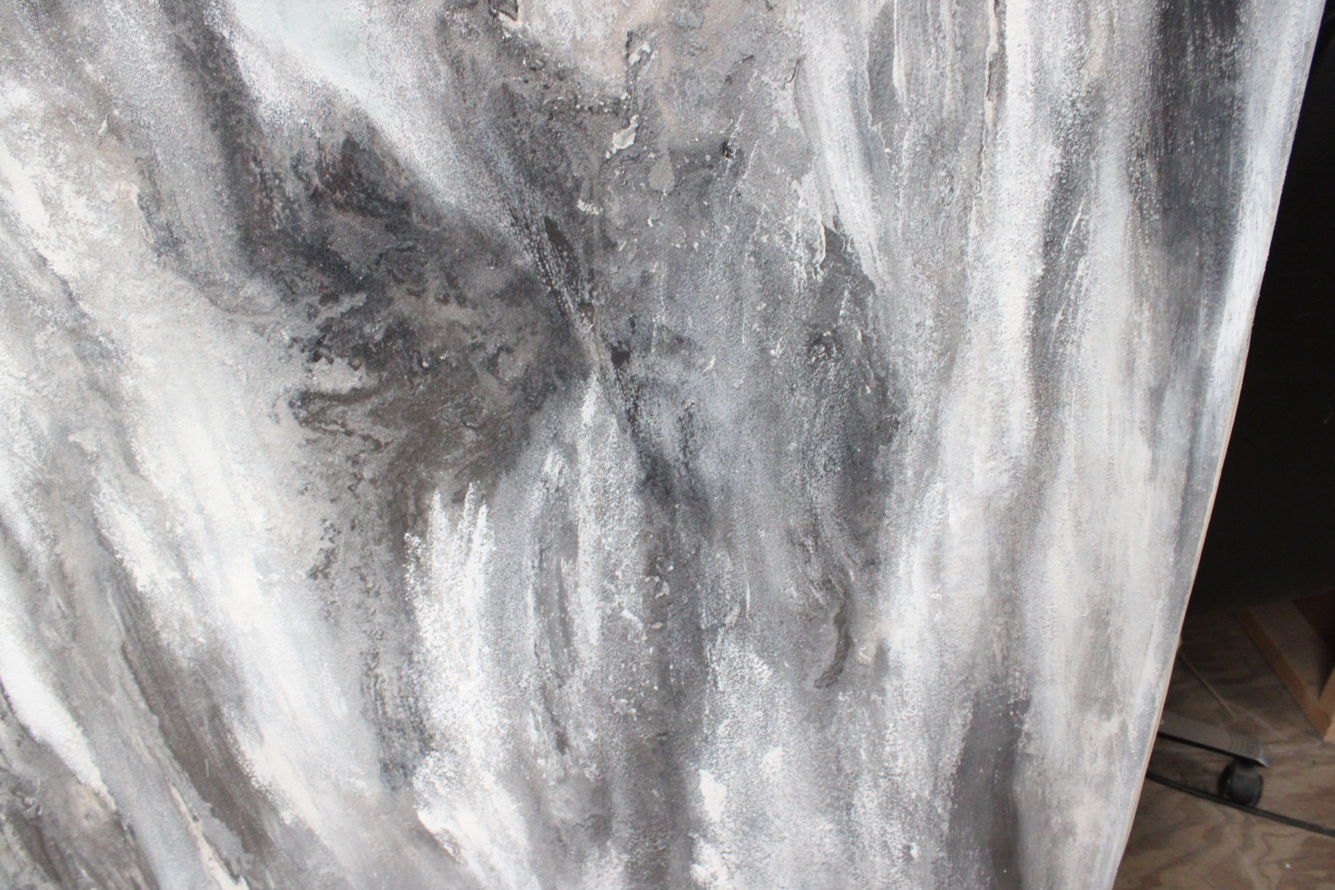 Abstract grijs-wit schilderij – foto 8 – kavel bij GSD Auctions, Zoeterwoude