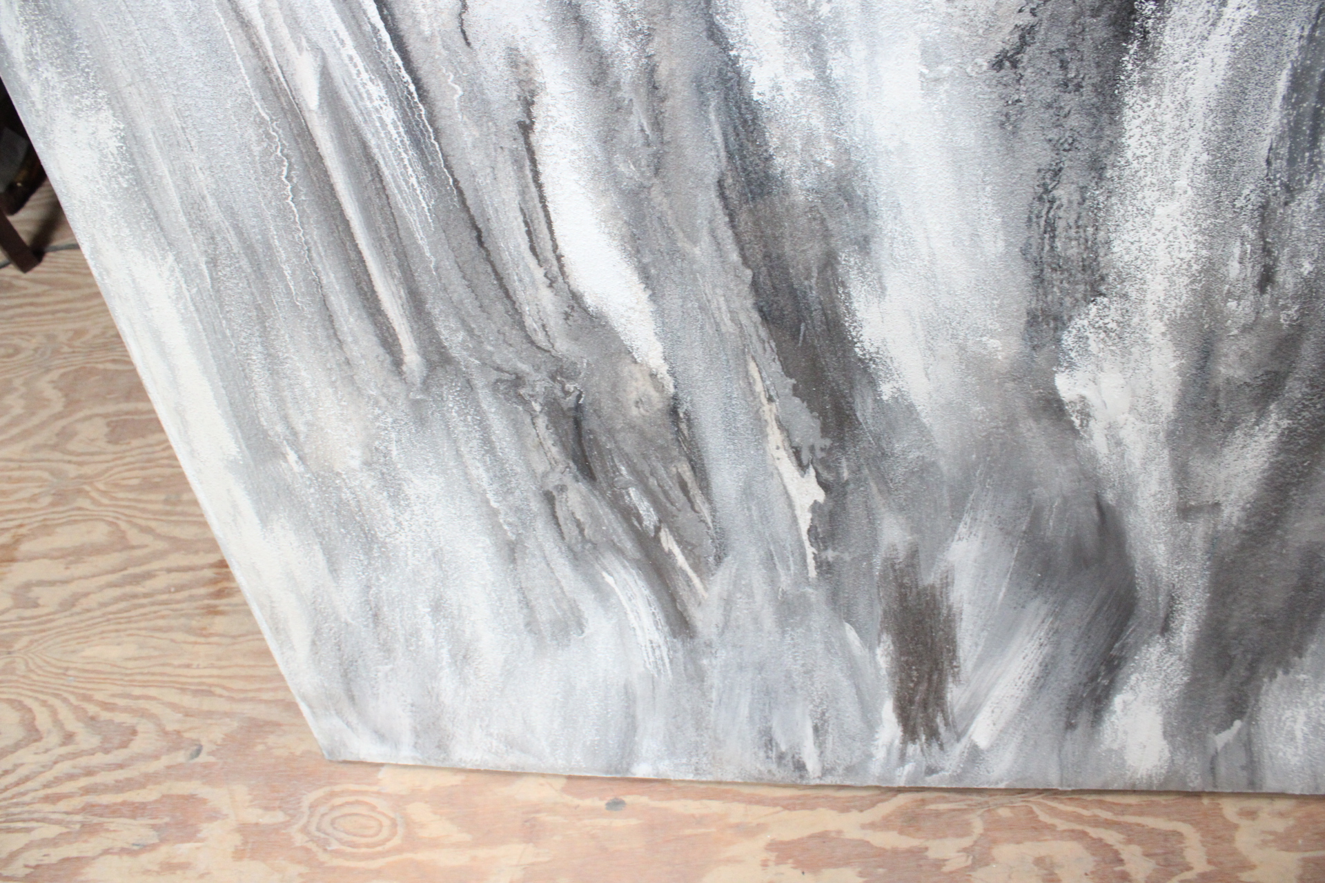 Abstract grijs-wit schilderij – foto 10 – kavel bij GSD Auctions, Zoeterwoude