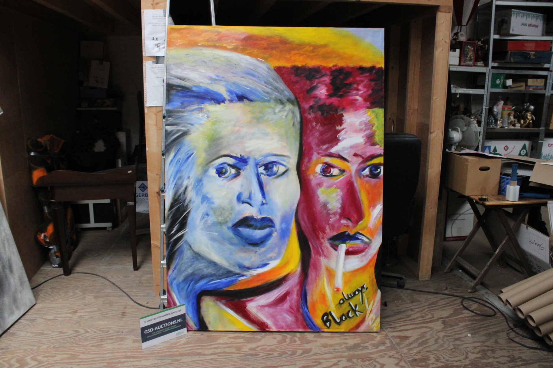 Abstract tweekoppig schilderij met sigaret – kavel bij GSD Auctions, Zoeterwoude