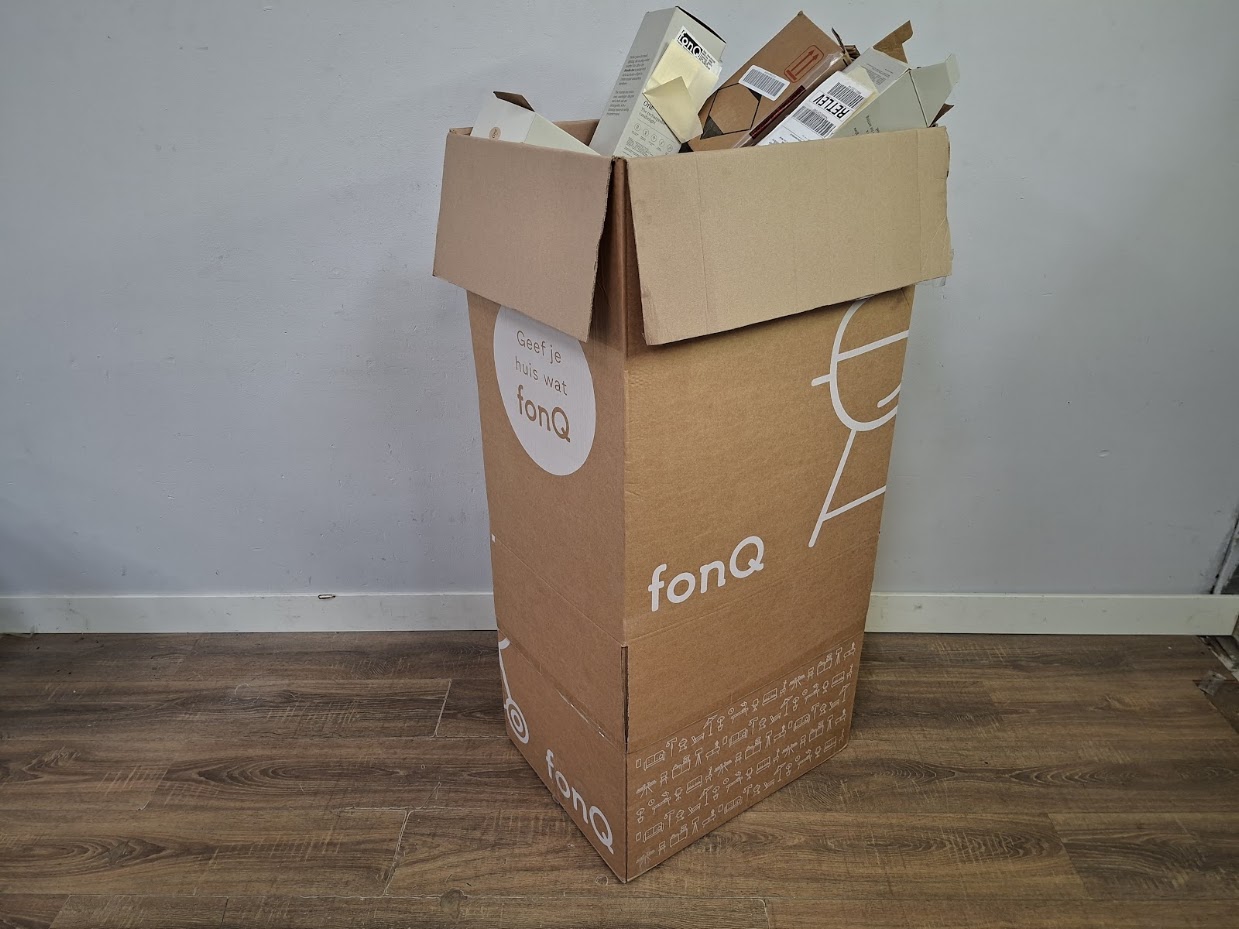 Grote Doos met Defecte FONQ Retouren – kavel bij GSD Auctions, Zoeterwoude