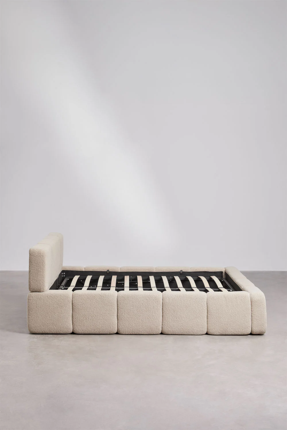 Gestoffeerd bed 140x200 cm Cloudy 2 – foto 3 – kavel bij GSD Auctions, Zoeterwoude