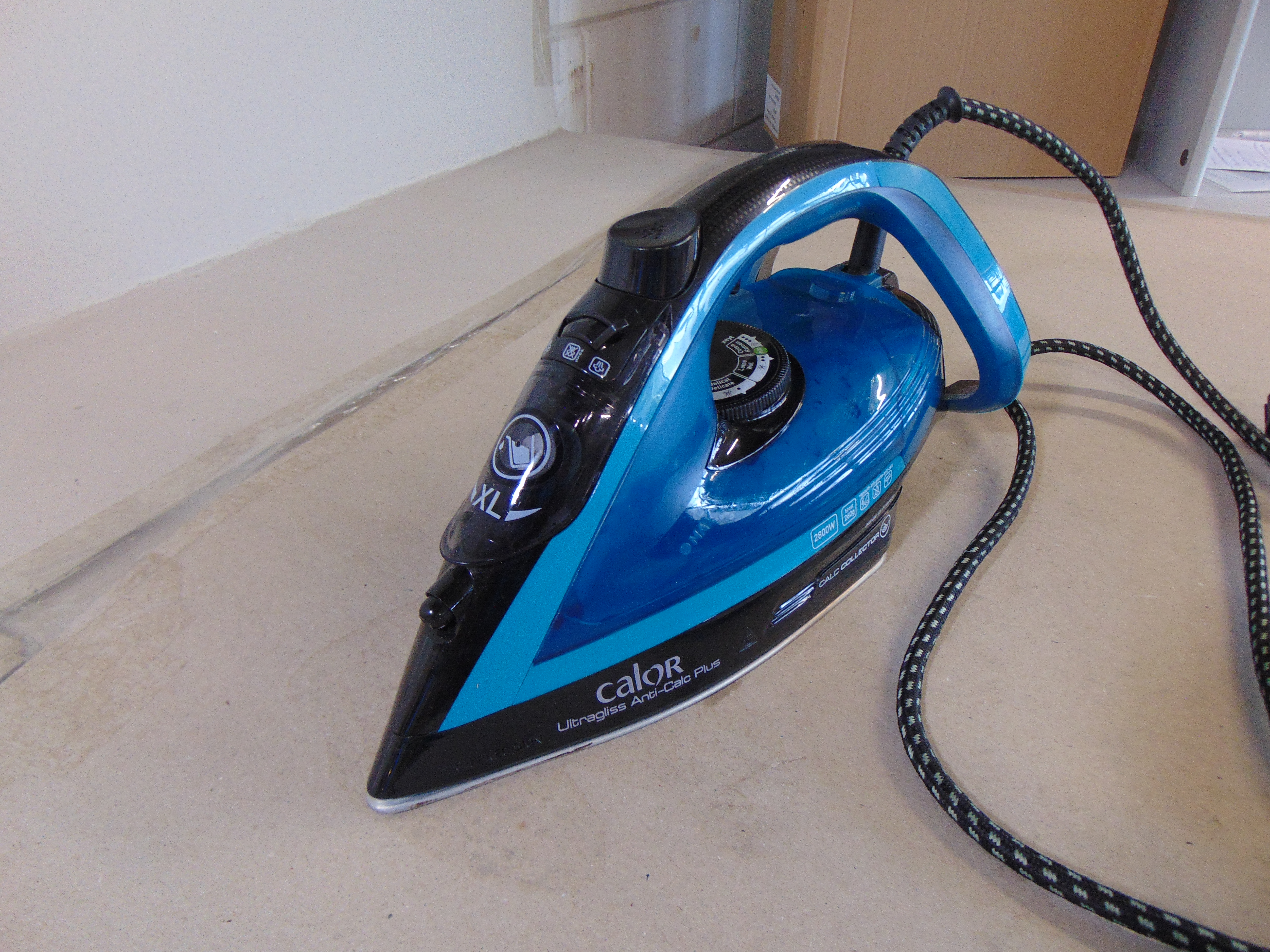 Calor Ultragliss Anti-Calc Plus FV6832C0 Stoomstrijkijzer – foto 2 – kavel bij GSD Auctions, Zoeterwoude