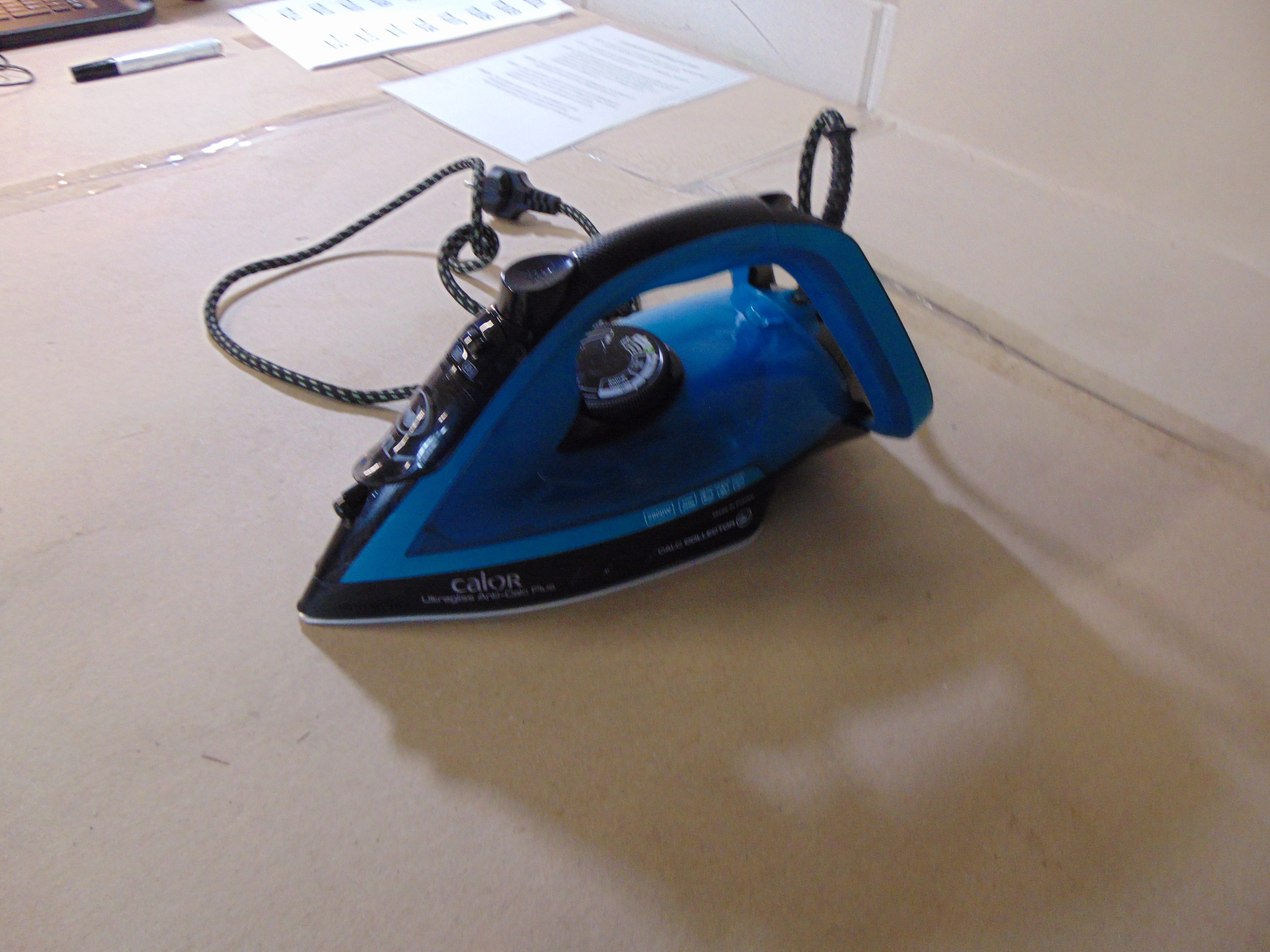 Calor Ultragliss Anti-Calc Plus FV6832C0 Stoomstrijkijzer – foto 2 – kavel bij GSD Auctions, Zoeterwoude