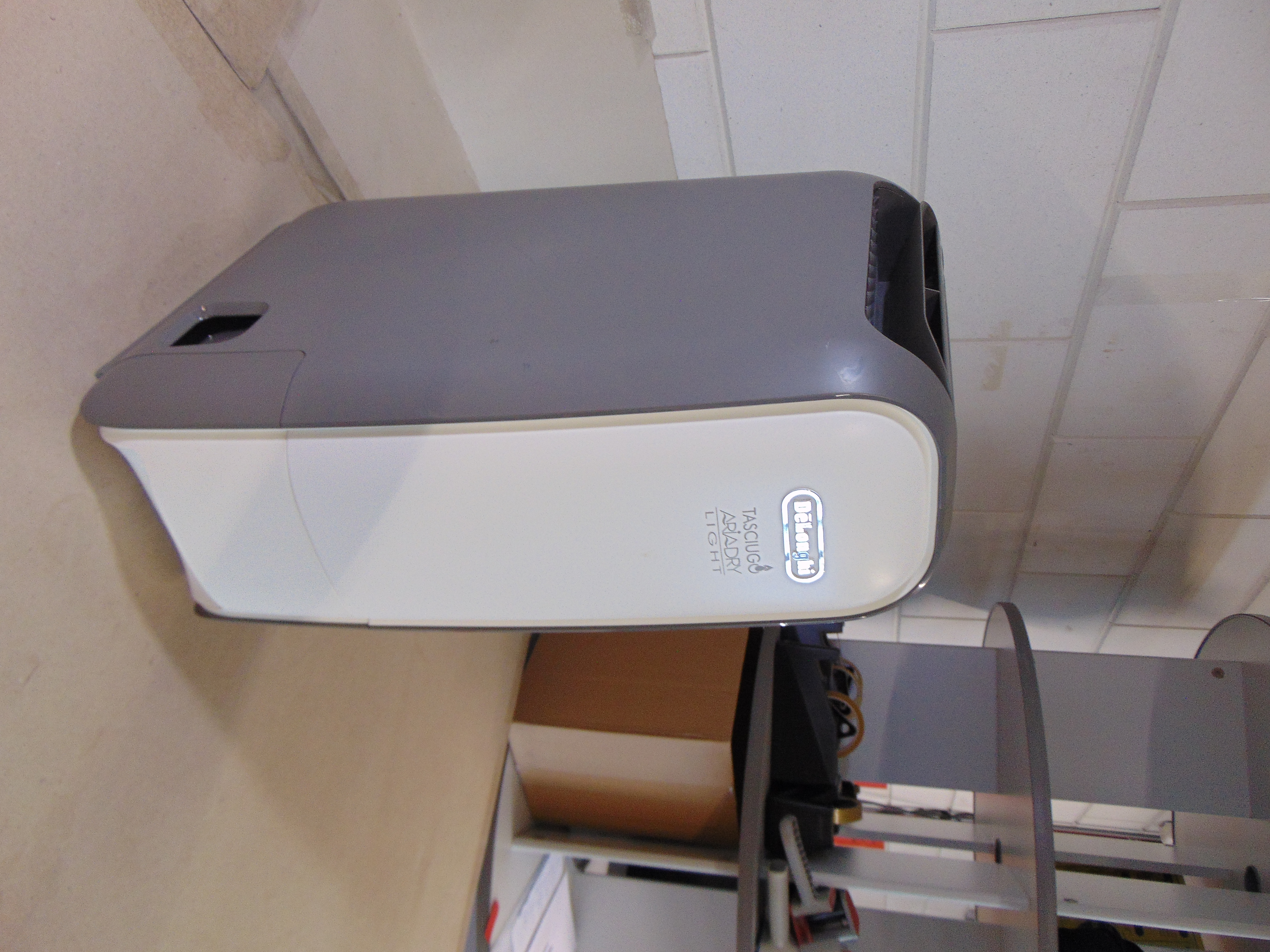 Delonghi Tasciugo AriaDry Light DNS80 Luchtontvochtiger – foto 2 – kavel bij GSD Auctions, Zoeterwoude