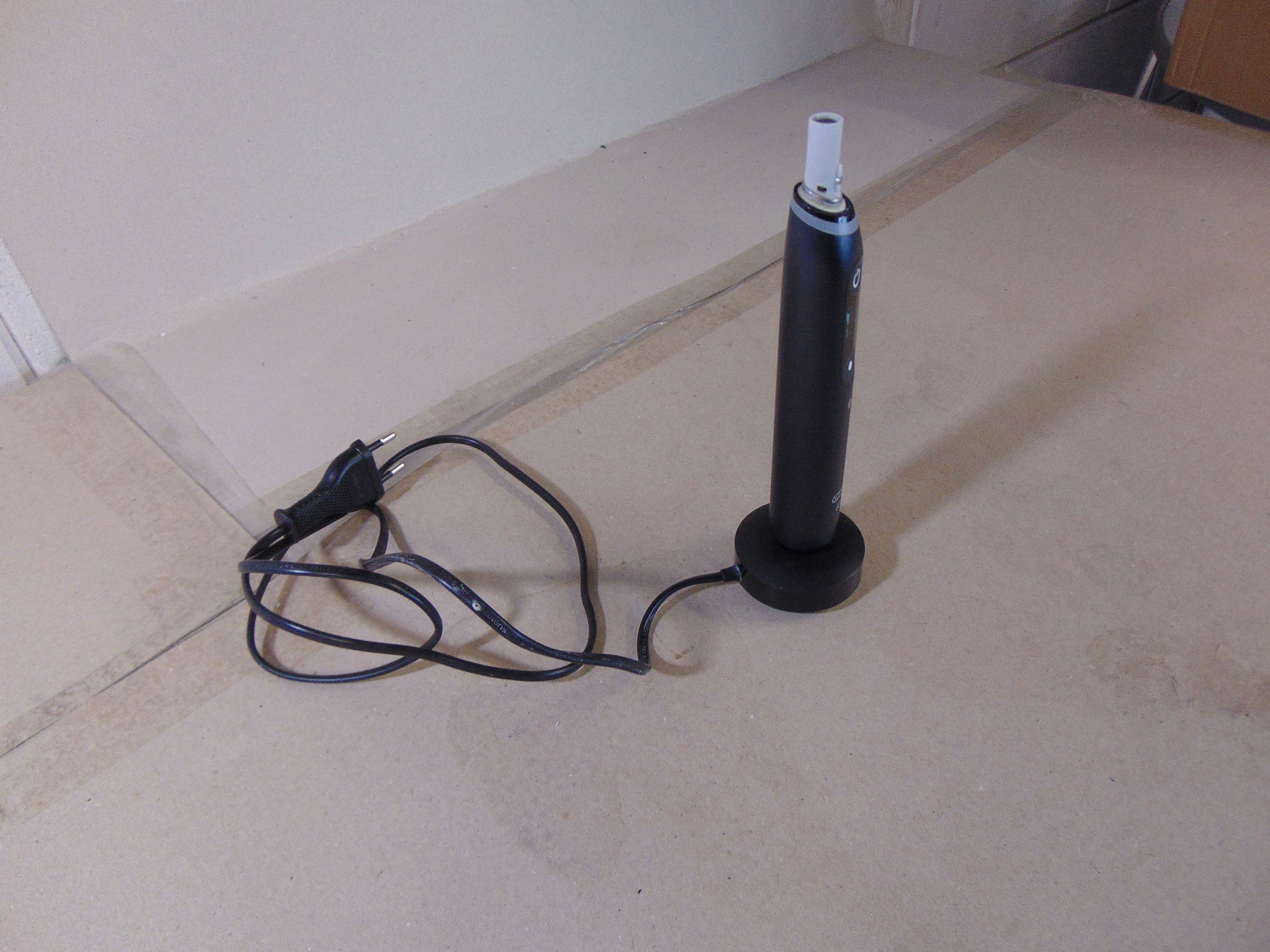 Oral-B iO 8 Black Elektrische tandenborstel – foto 2 – kavel bij GSD Auctions, Zoeterwoude