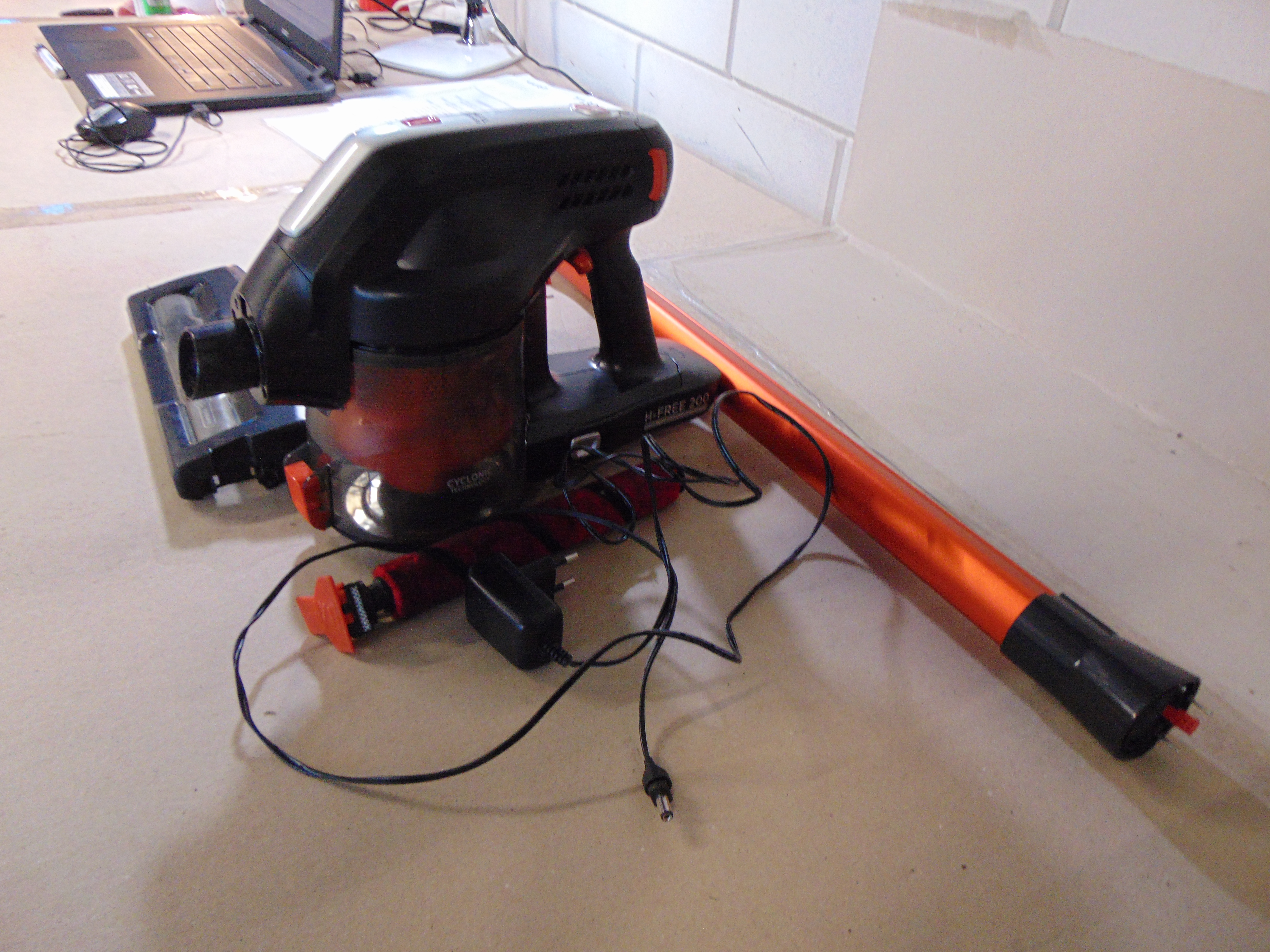 Hoover H-FREE 200 HF222AXL Steelstofzuiger – foto 3 – kavel bij GSD Auctions, Zoeterwoude