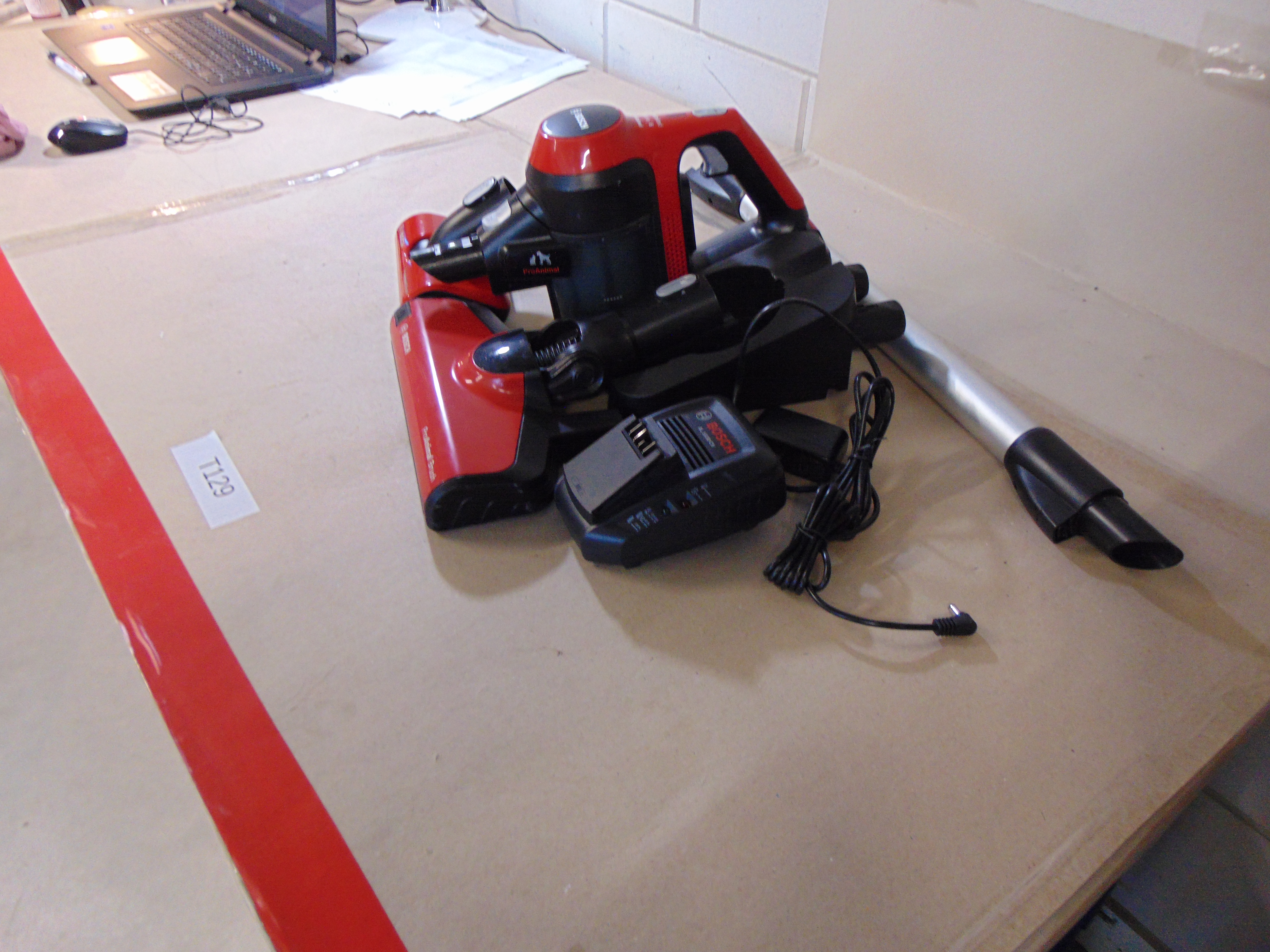 Bosch Unlimited Serie 6 BCS61PET Steelstofzuiger – foto 3 – kavel bij GSD Auctions, Zoeterwoude