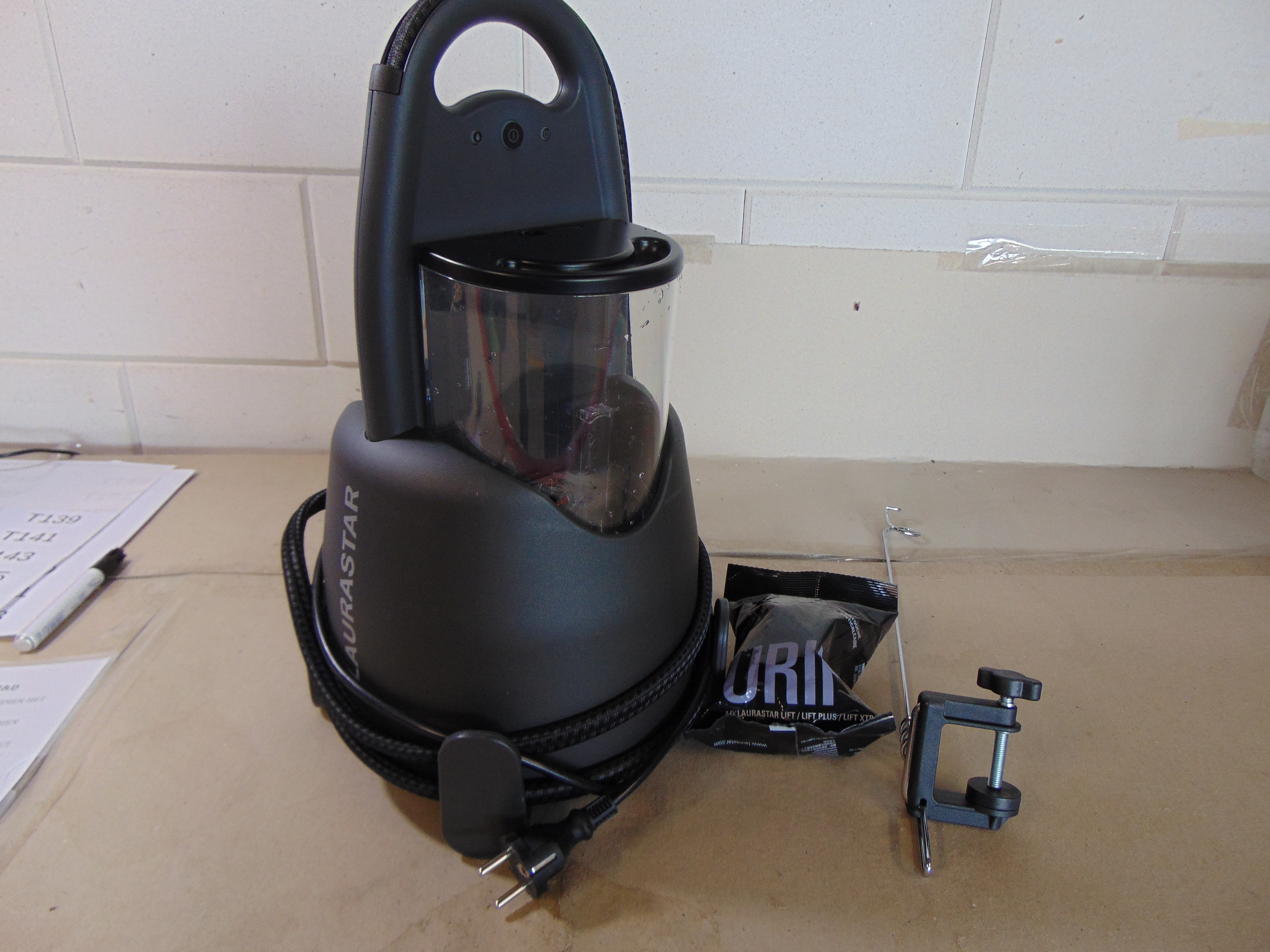 Laurastar Lift Xtra Titanium Stoomgenerator – foto 2 – kavel bij GSD Auctions, Zoeterwoude
