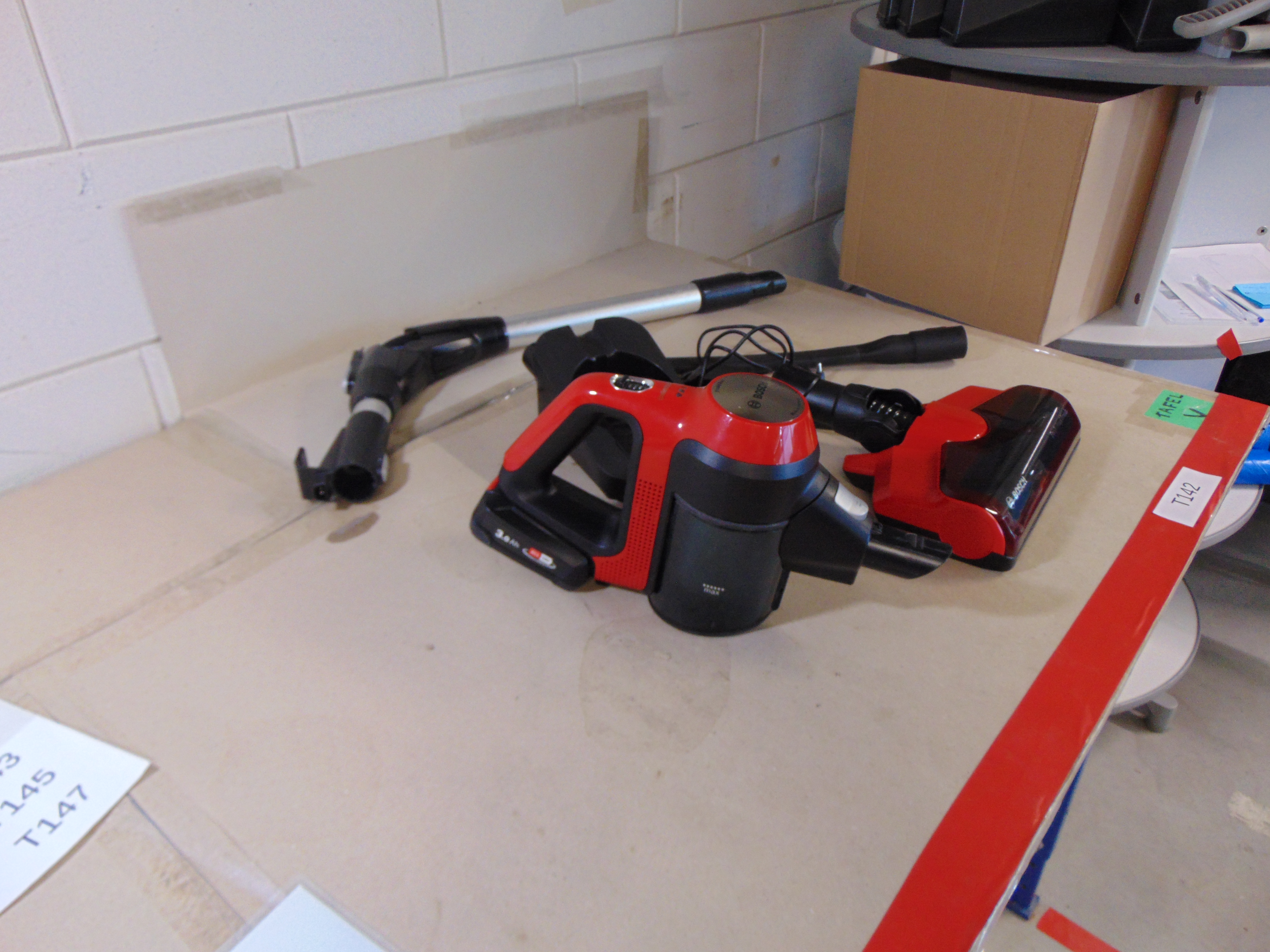 Bosch BCS711PET Unlimited 7 Rood Steelstofzuiger – foto 3 – kavel bij GSD Auctions, Zoeterwoude