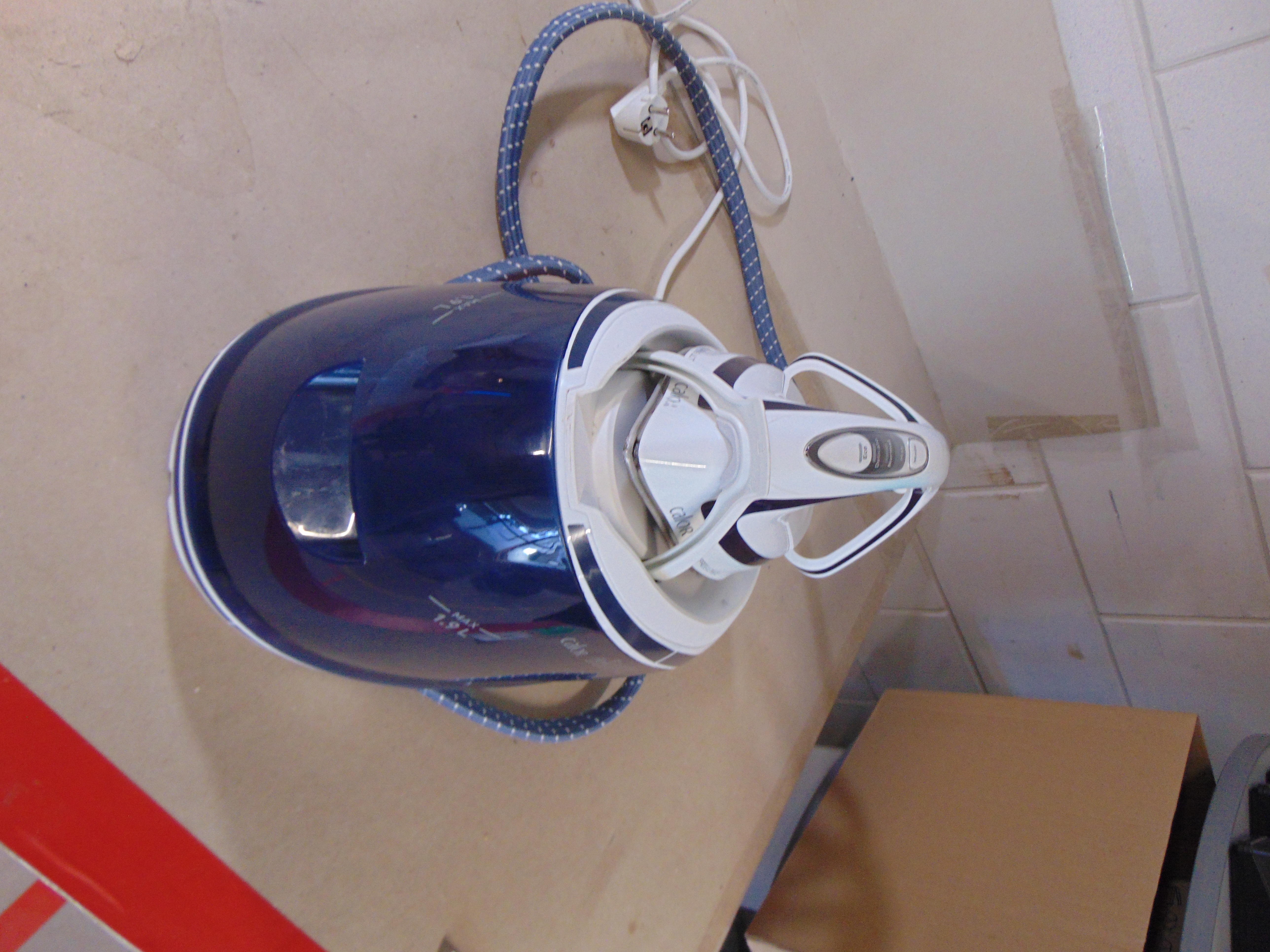 Calor Pro Express Ultimate Care GV9570C0 Stoomgenerator – foto 2 – kavel bij GSD Auctions, Zoeterwoude