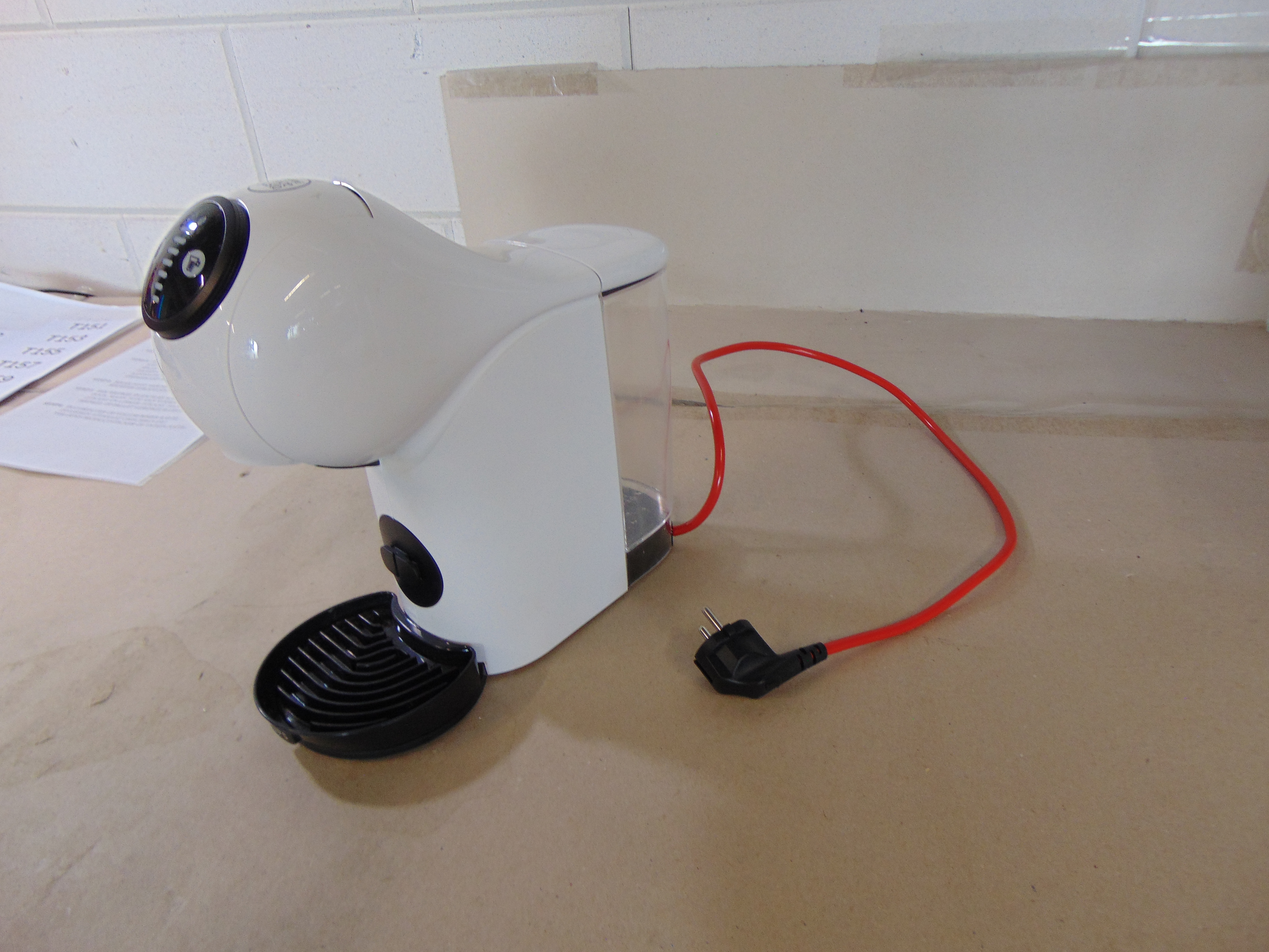Krups Genio S Basic KP2401 Dolce Gusto Koffiemachine – foto 2 – kavel bij GSD Auctions, Zoeterwoude
