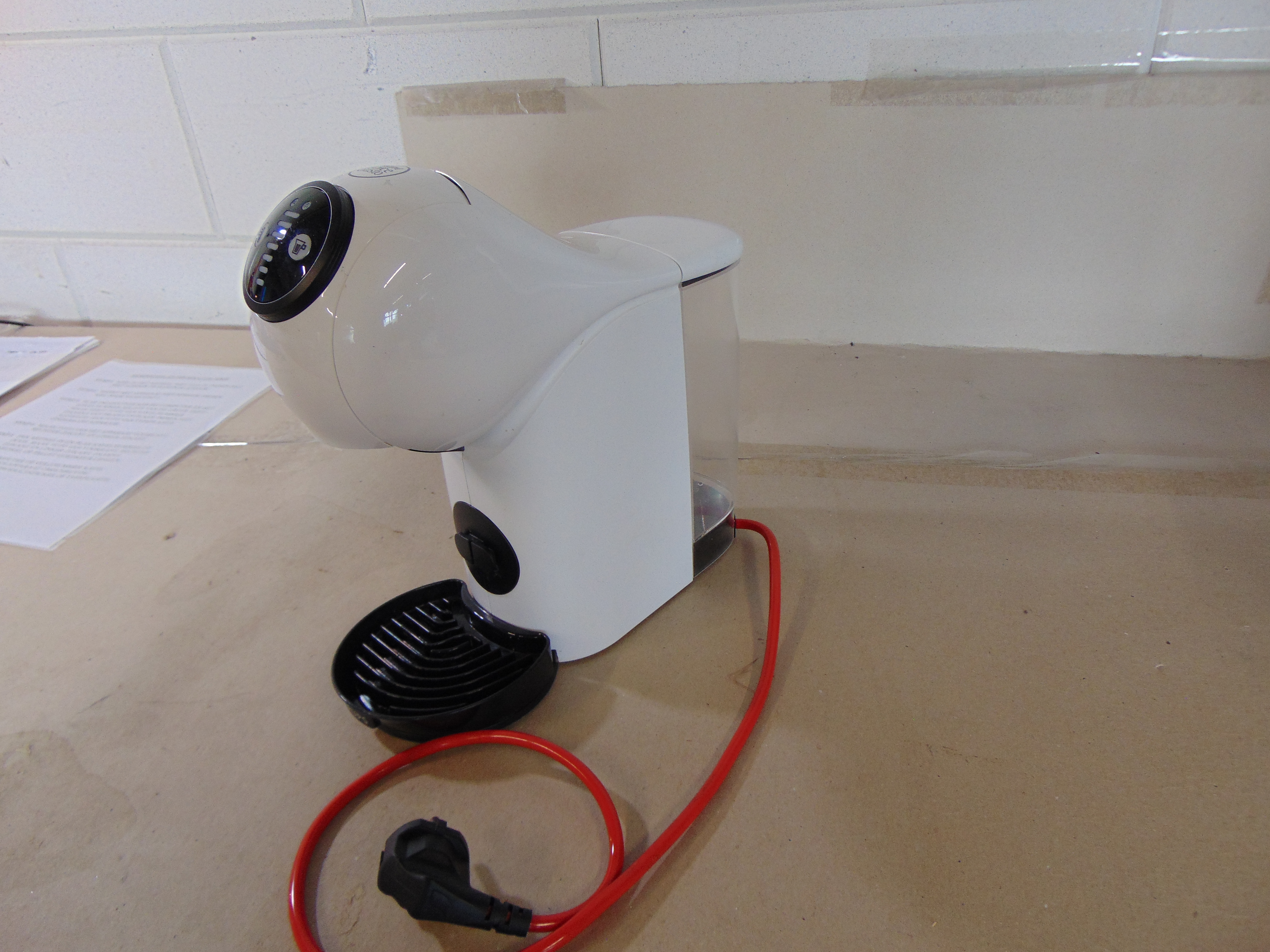 Krups Genio S Basic KP2401 Dolce Gusto Koffiemachine – foto 2 – kavel bij GSD Auctions, Zoeterwoude