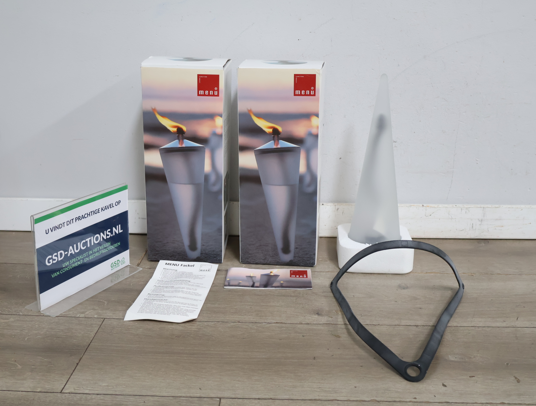 Set van 2 Menu tuinfakkels – foto 2 – kavel bij GSD Auctions, Zoeterwoude