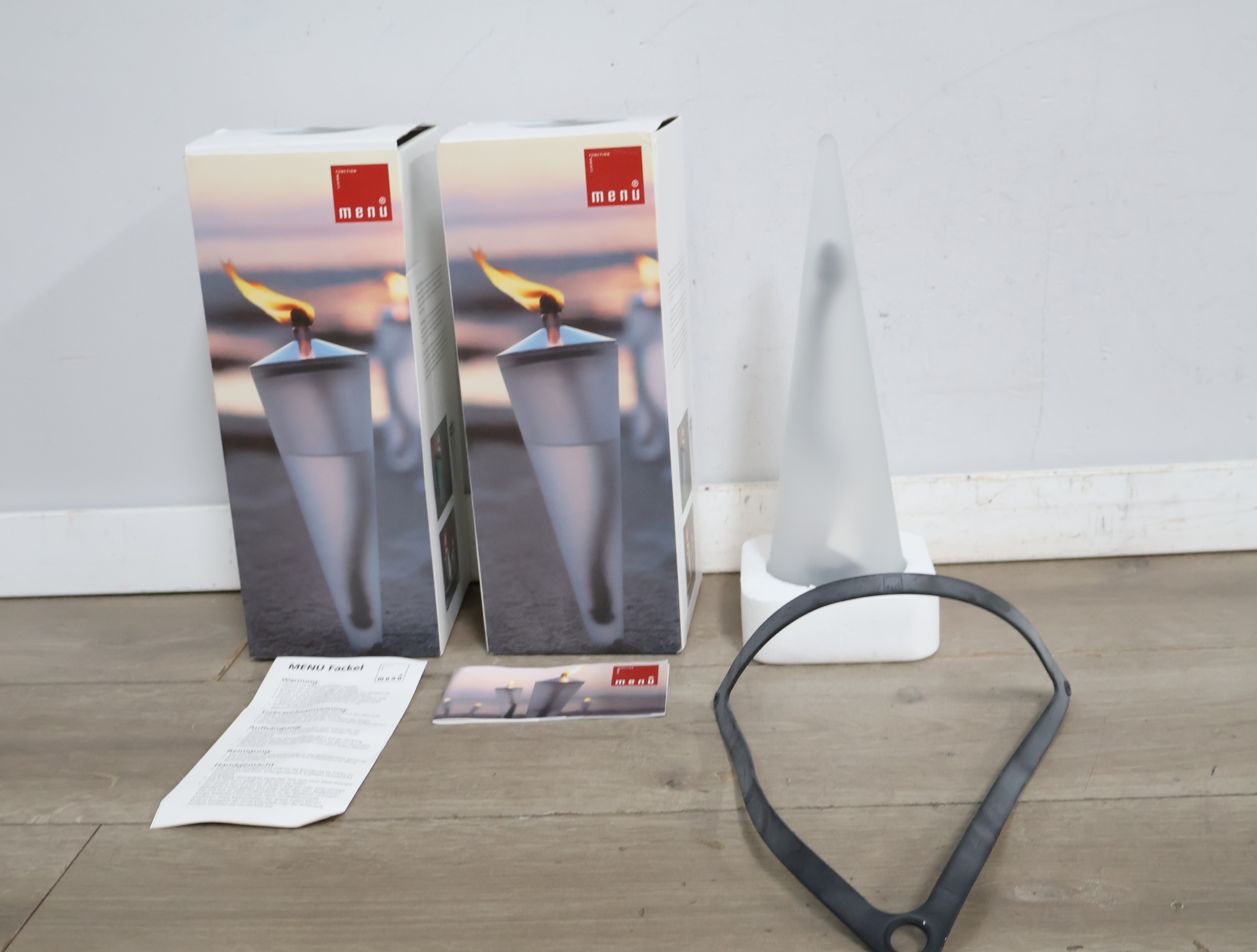 Set van 2 Menu tuinfakkels – foto 3 – kavel bij GSD Auctions, Zoeterwoude