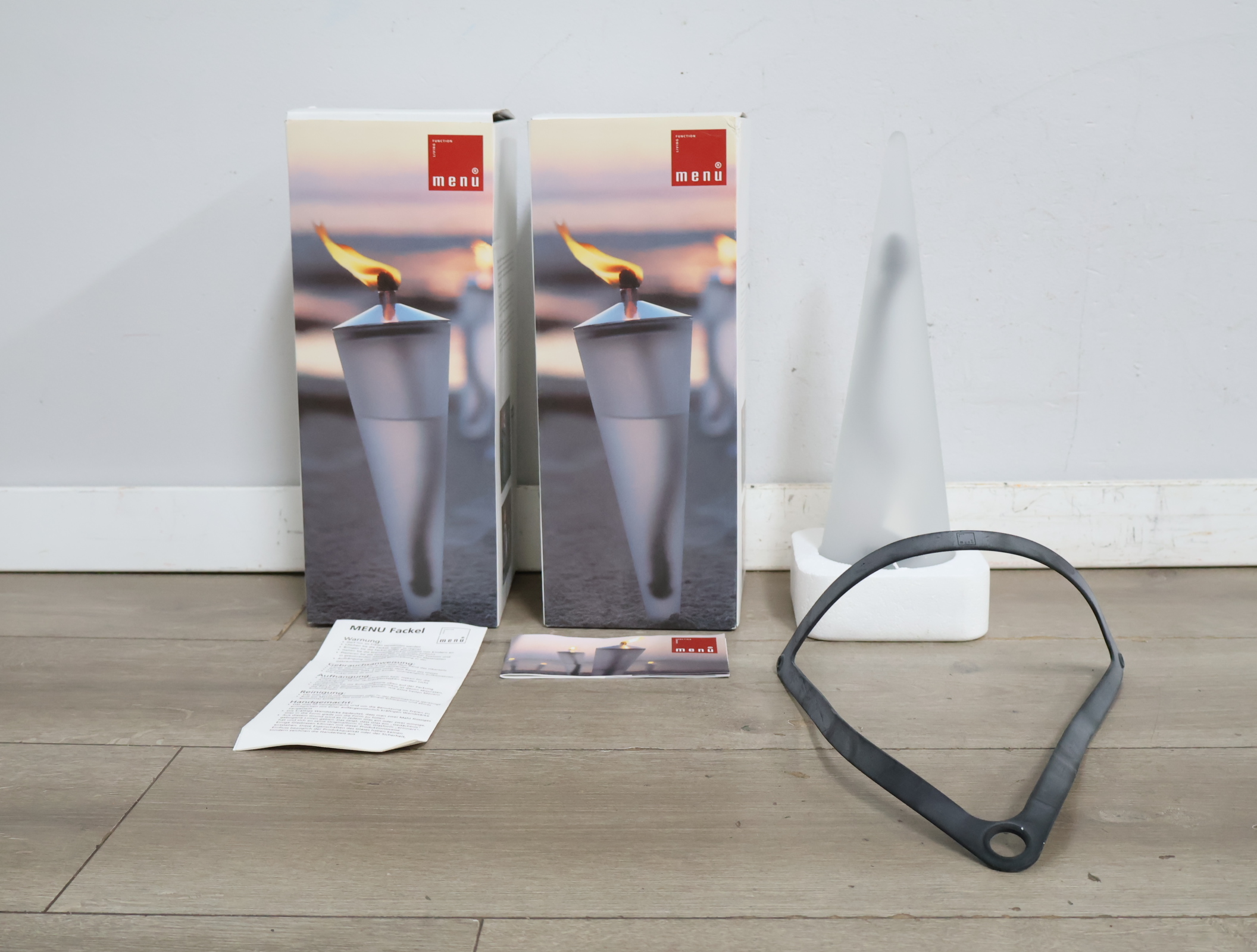 Set van 2 Menu tuinfakkels – foto 4 – kavel bij GSD Auctions, Zoeterwoude