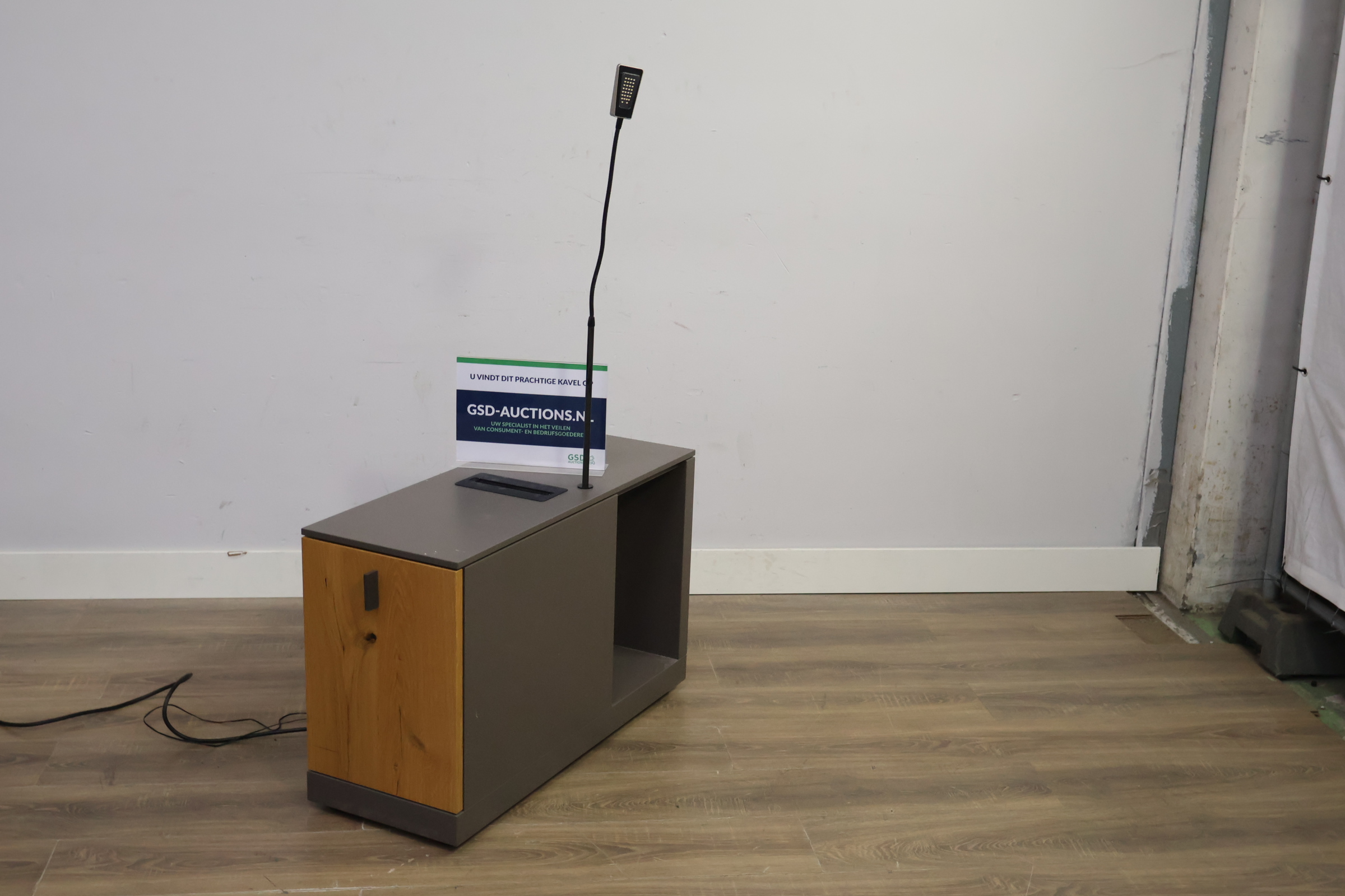 Computerkast met (USB)Stroomaansluiting'' – kavel bij GSD Auctions, Zoeterwoude