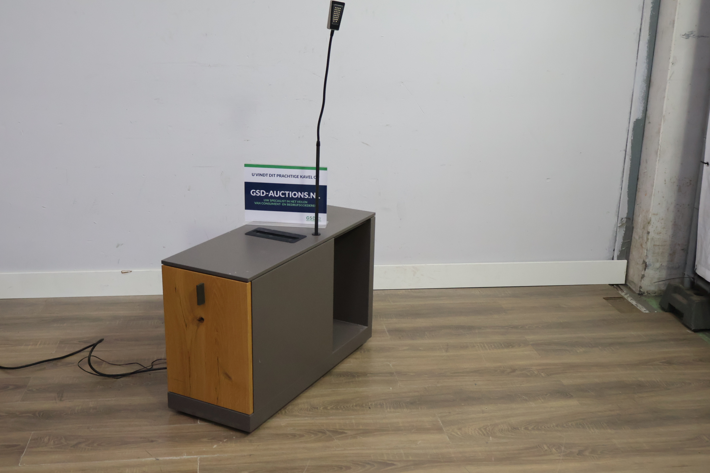 Computerkast met (USB)Stroomaansluiting'' – foto 2 – kavel bij GSD Auctions, Zoeterwoude