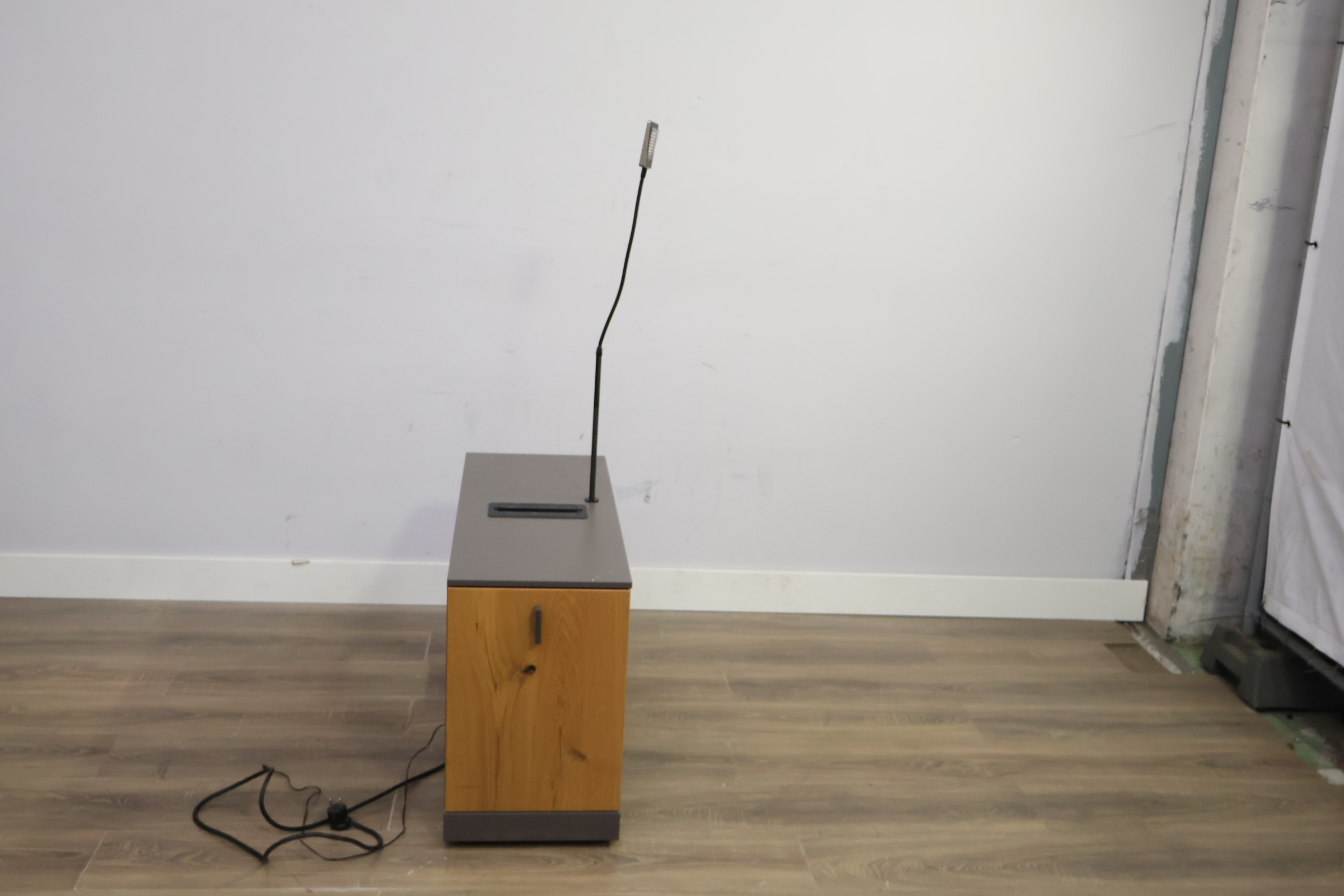 Computerkast met (USB)Stroomaansluiting'' – foto 7 – kavel bij GSD Auctions, Zoeterwoude