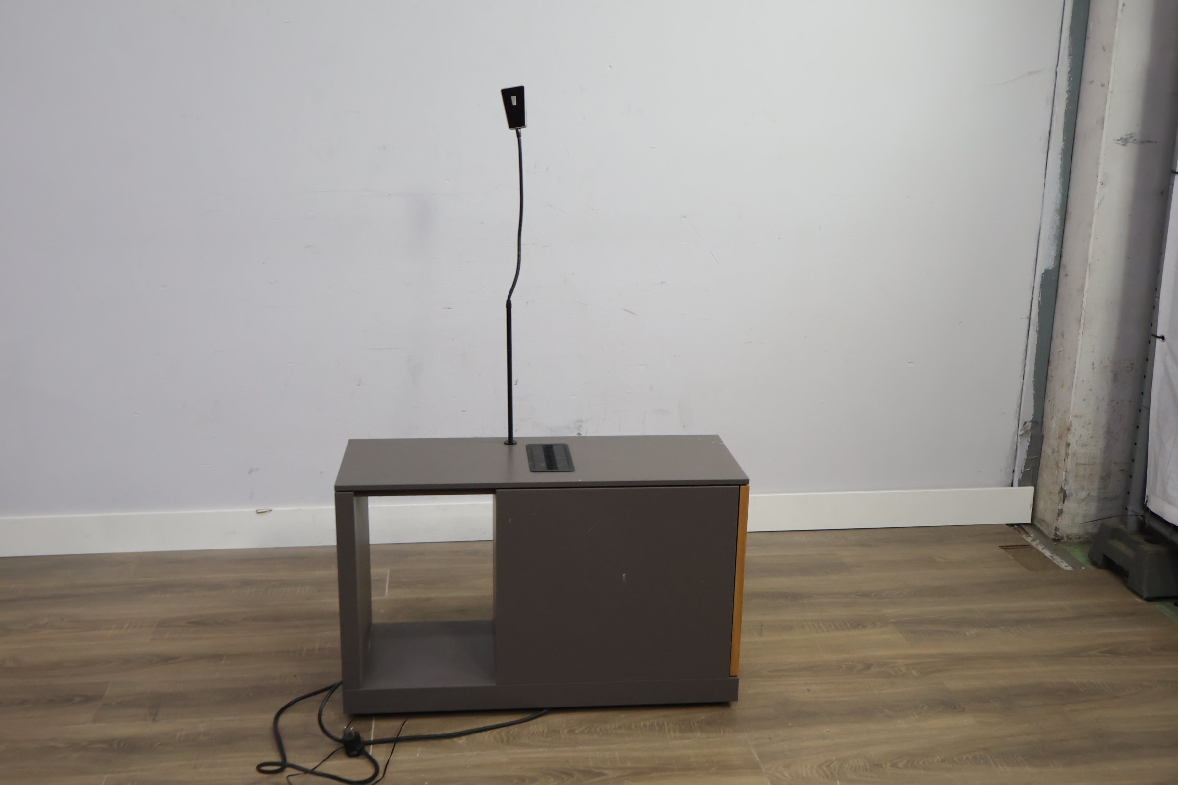 Computerkast met (USB)Stroomaansluiting'' – foto 9 – kavel bij GSD Auctions, Zoeterwoude