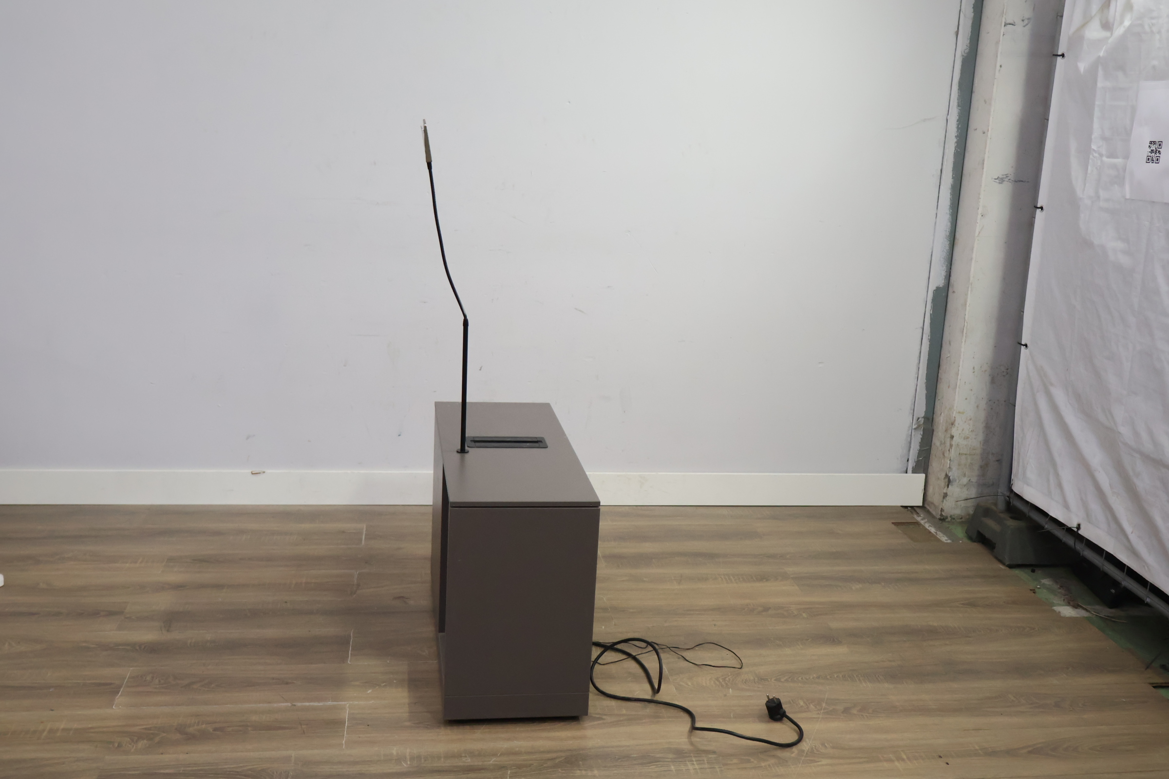 Computerkast met (USB)Stroomaansluiting'' – foto 10 – kavel bij GSD Auctions, Zoeterwoude
