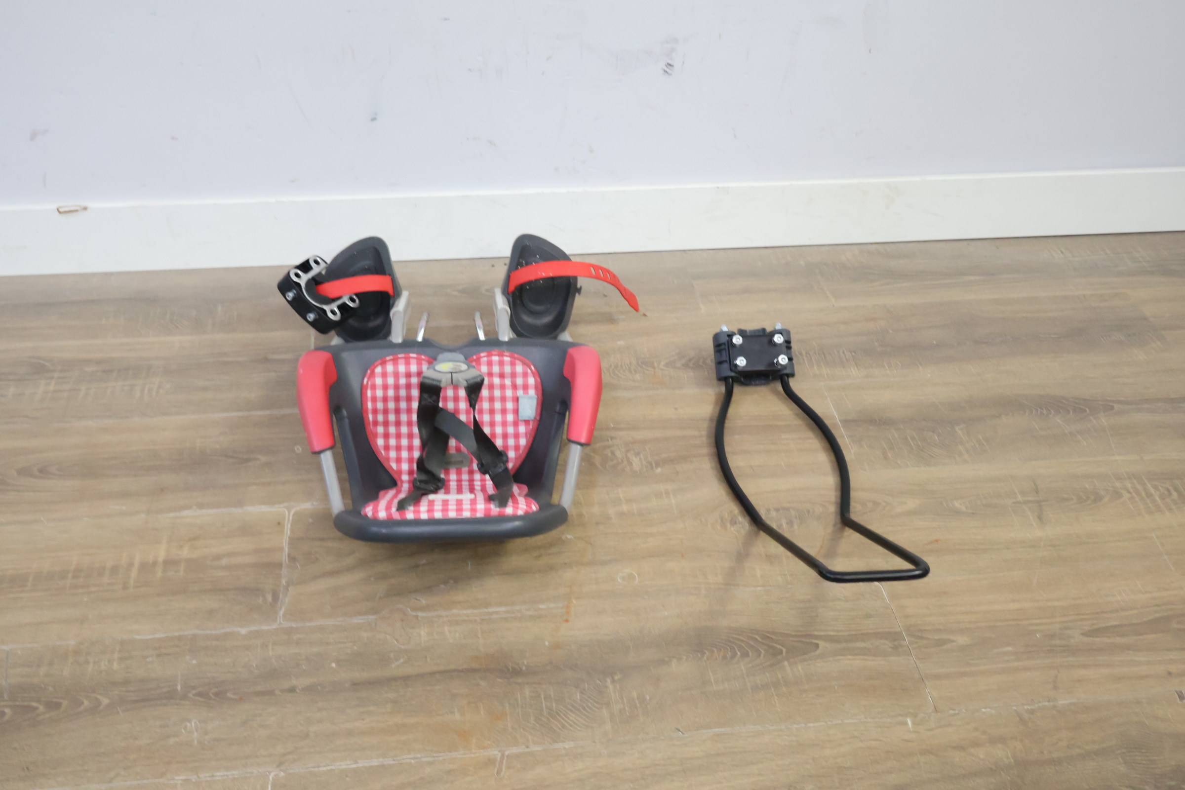 Kinderfietsstoel'' – foto 5 – kavel bij GSD Auctions, Zoeterwoude