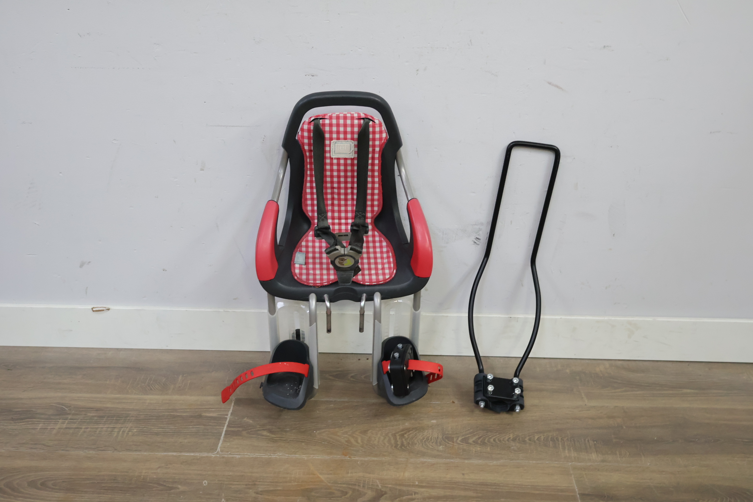 Kinderfietsstoel'' – foto 8 – kavel bij GSD Auctions, Zoeterwoude