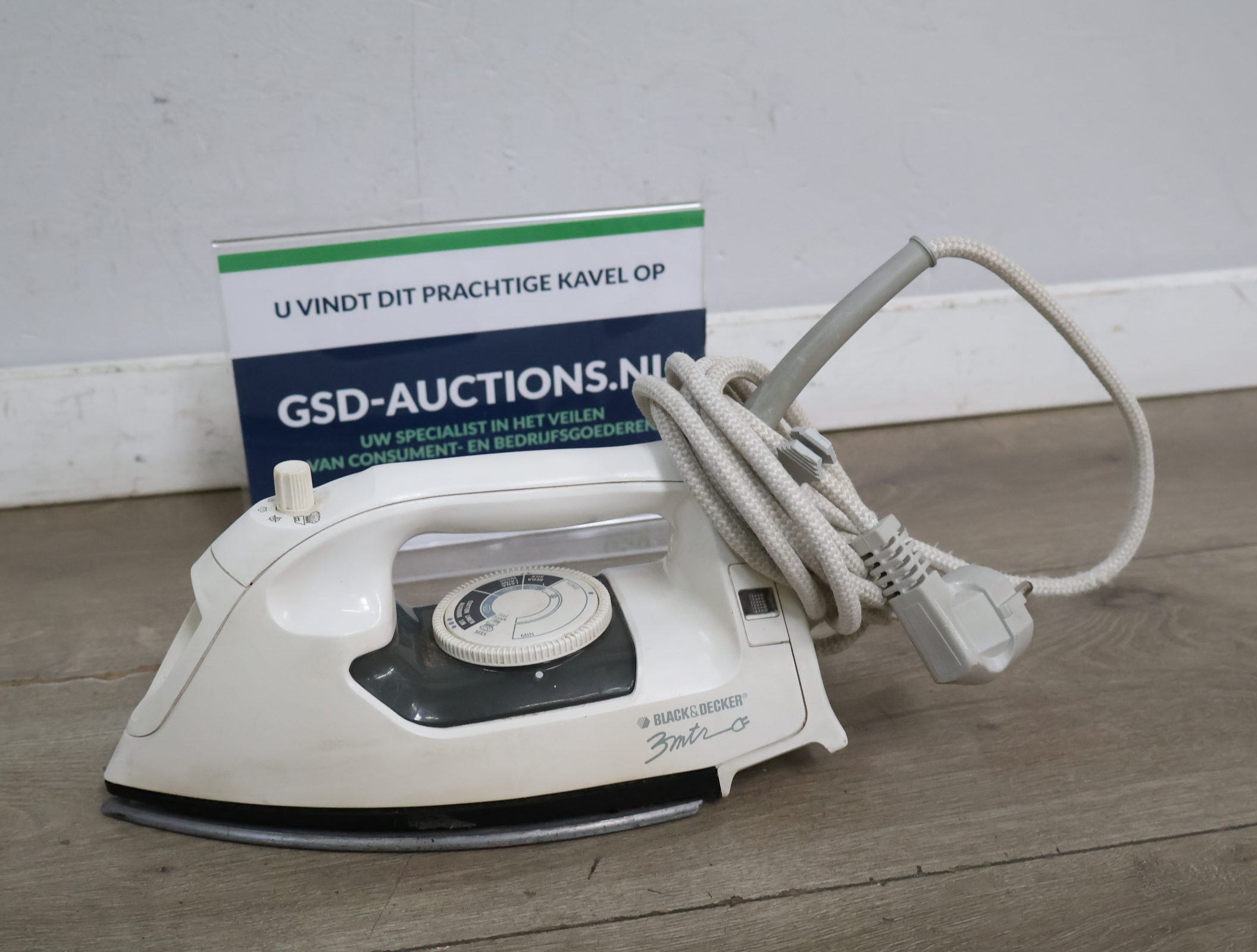 Elektrisch strijkijzer met snoer - Black & Decker'' – kavel bij GSD Auctions, Zoeterwoude