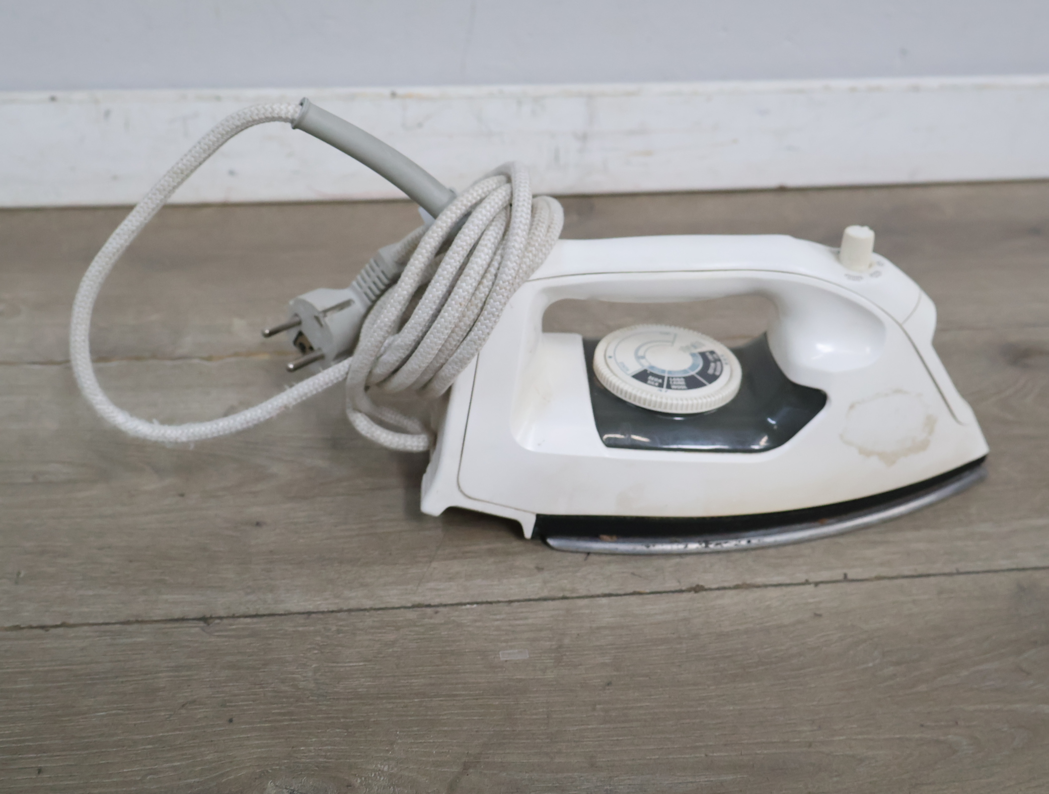 Elektrisch strijkijzer met snoer - Black & Decker'' – foto 6 – kavel bij GSD Auctions, Zoeterwoude