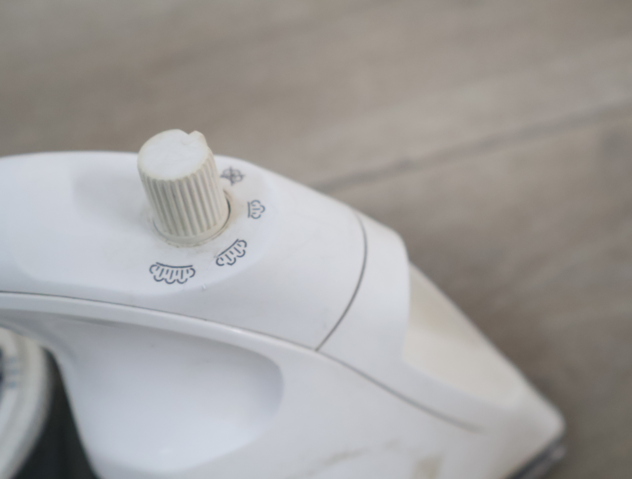 Elektrisch strijkijzer met snoer - Black & Decker'' – foto 8 – kavel bij GSD Auctions, Zoeterwoude